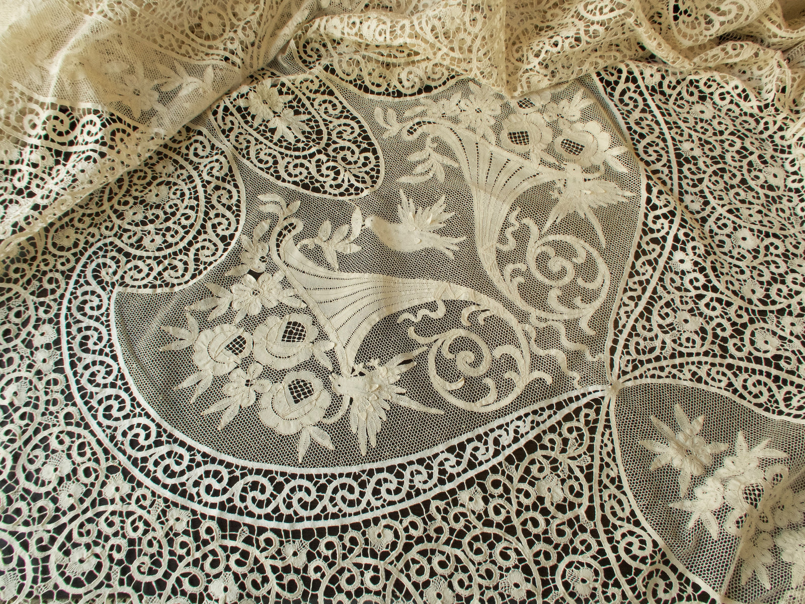 Stunning XL Vintage Italian Cantu Lace Tablecloth 74x250"