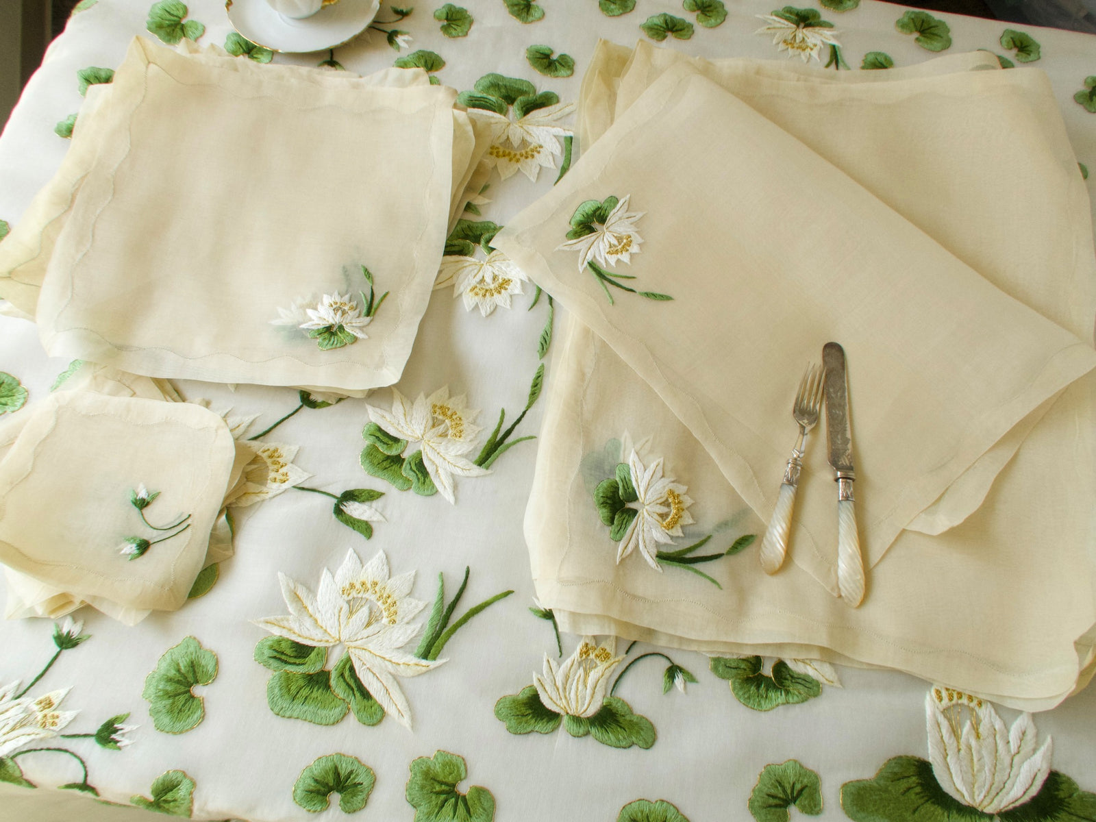 Lush Waterlilies – Vintage French Organdy Tablecloth & 36 Napkin Set, 64x98