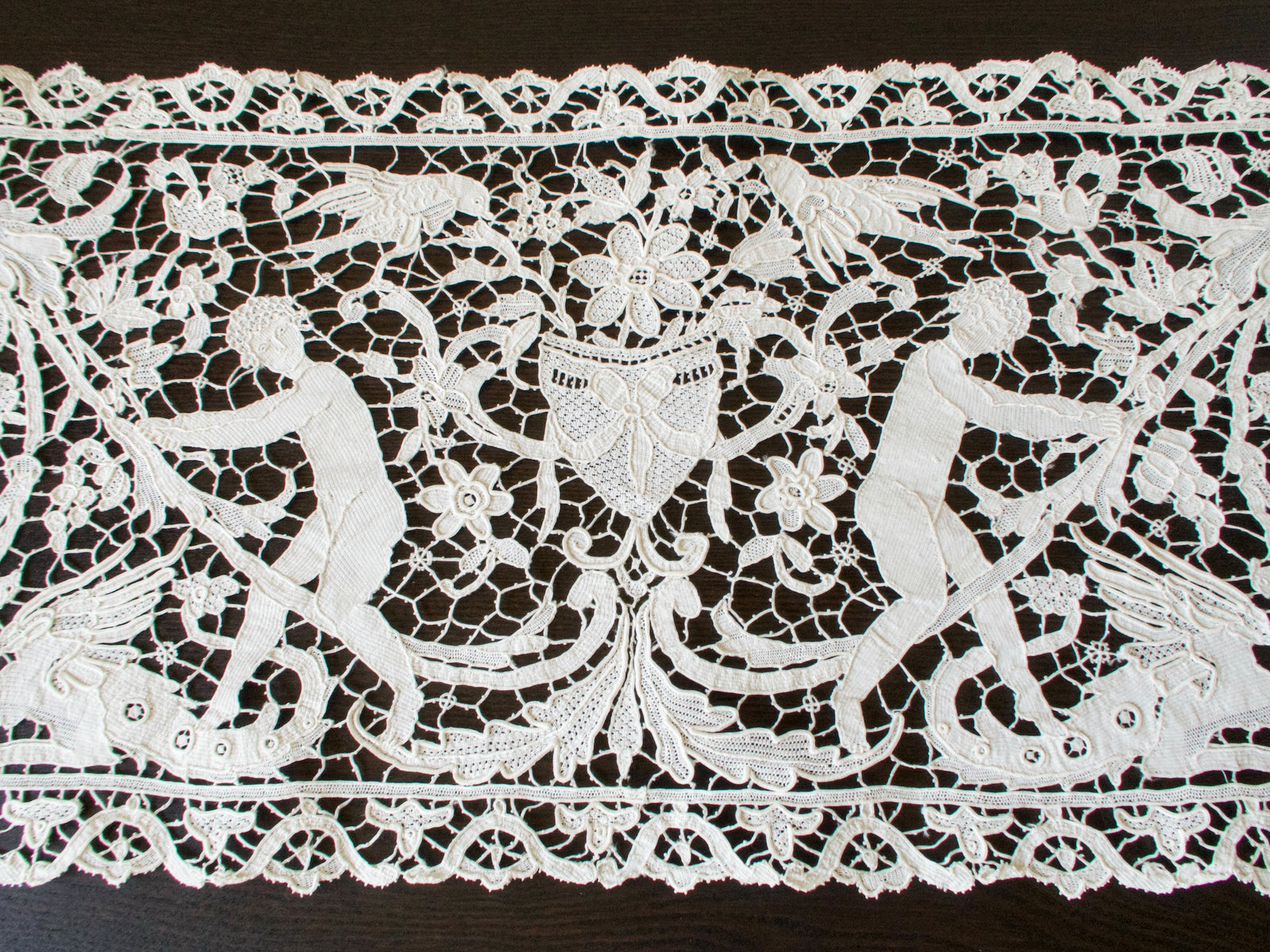Romantic Vintage Point Venise Lace Runner Figural 11x100"