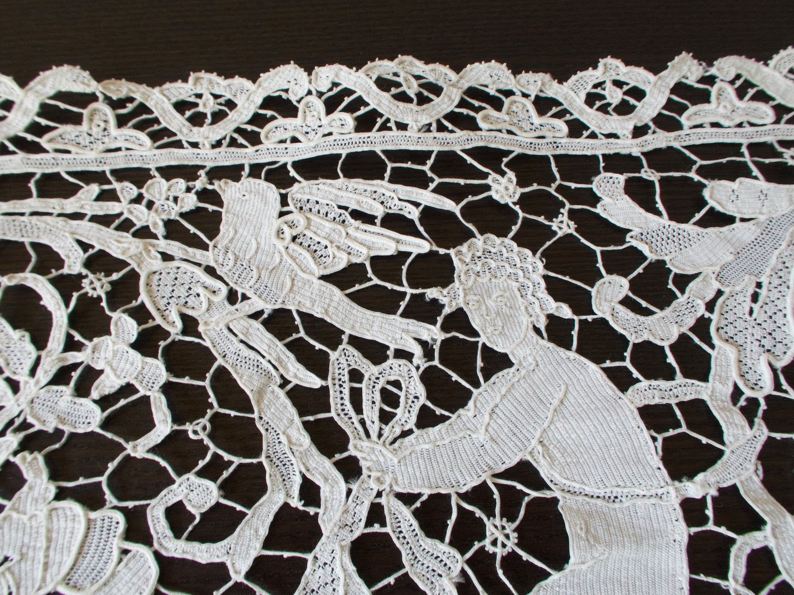 Romantic Vintage Point Venise Lace Runner Figural 11x100"
