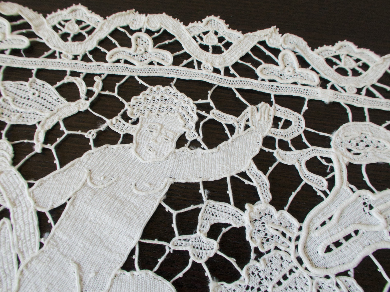 Romantic Vintage Point Venise Lace Runner Figural 11x100"