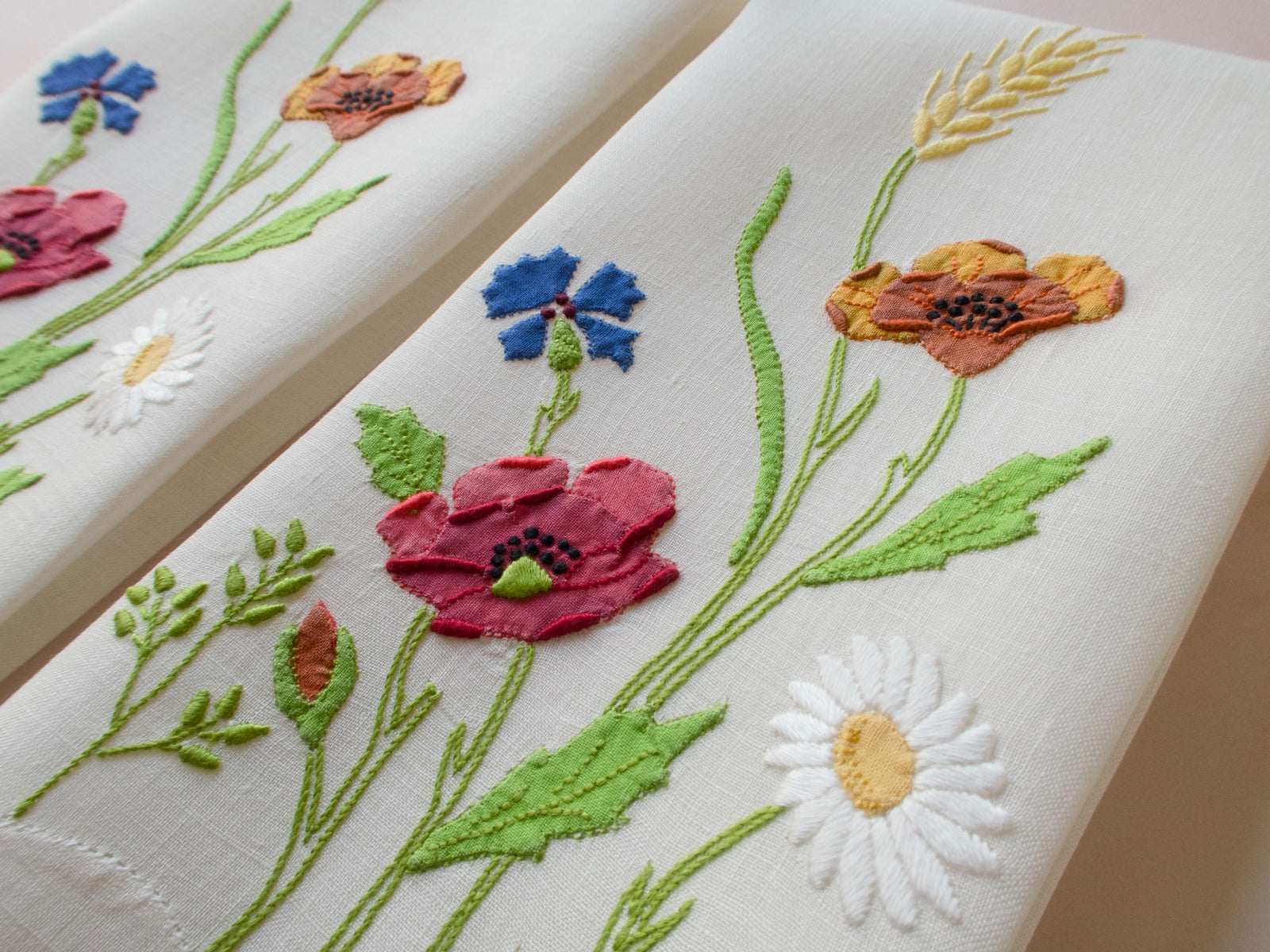 Wildflowers Vintage Madeira Linen Guest Towels, Set of 2