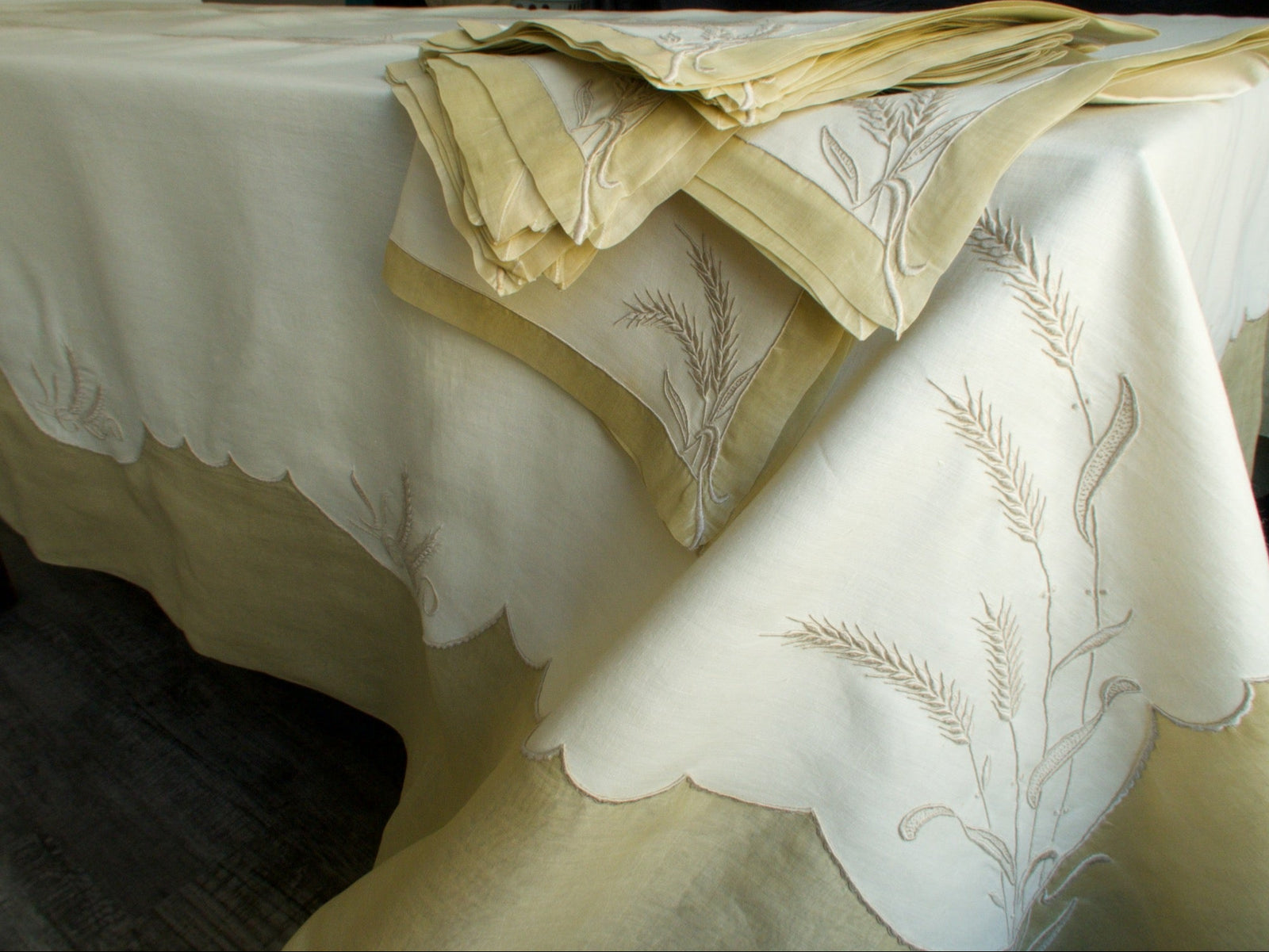 "Wheat" Vintage Marghab Tablecloth & 12 Napkins, 72x102"
