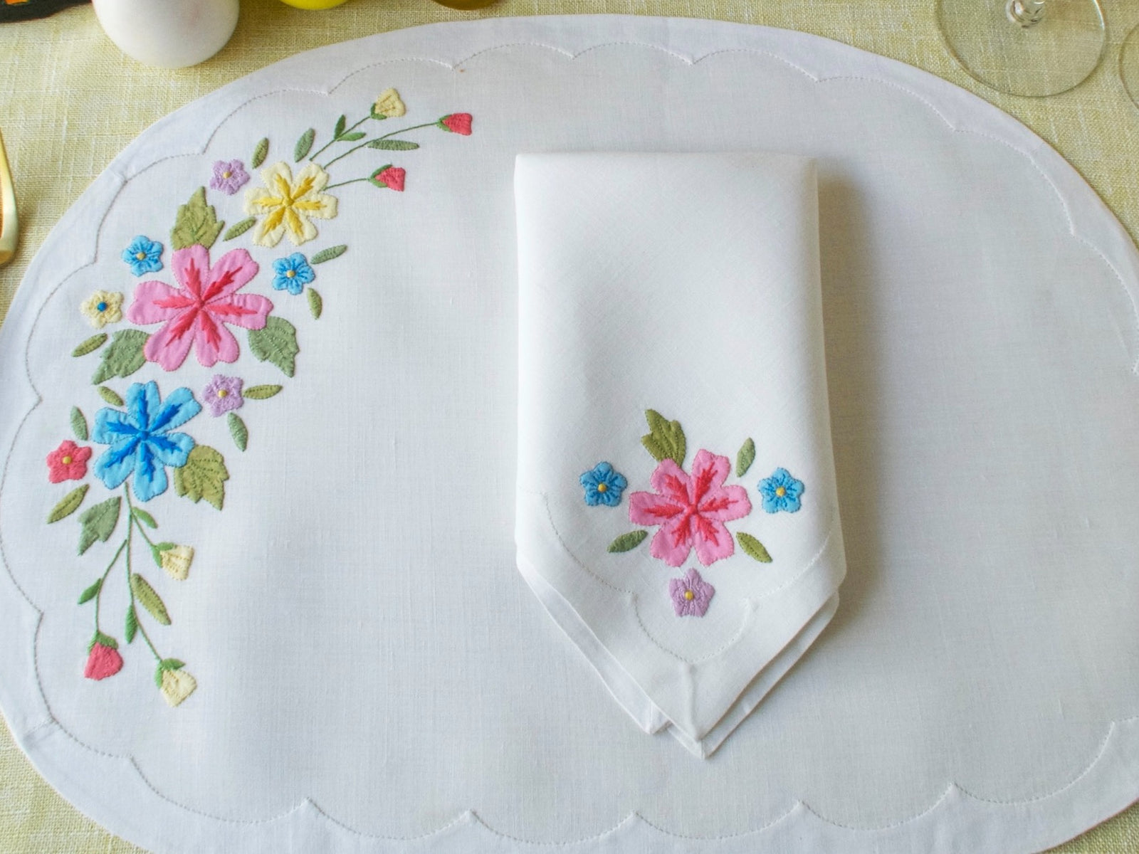 Vibrant Flowers Vintage Madeira Linen 12pc Placemat Set for 6