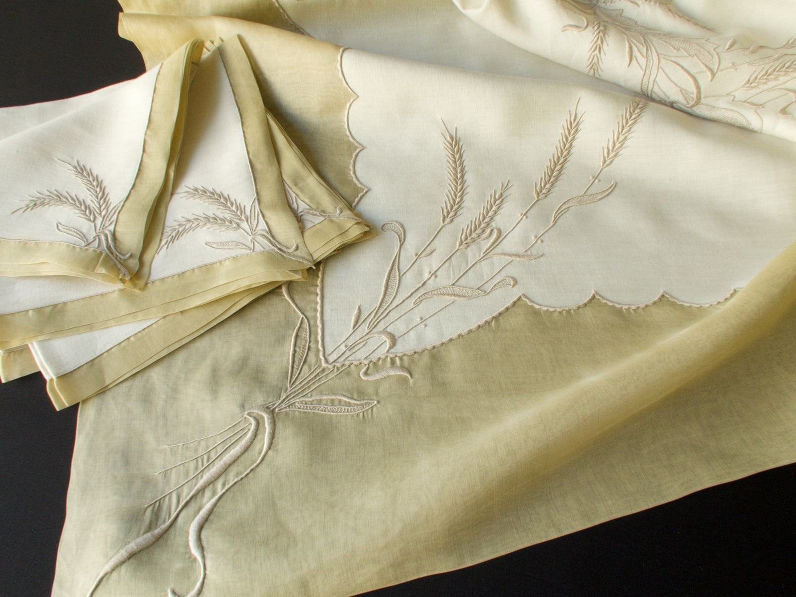 "Wheat" Vintage Marghab Tablecloth & 12 Napkins, 72x102"