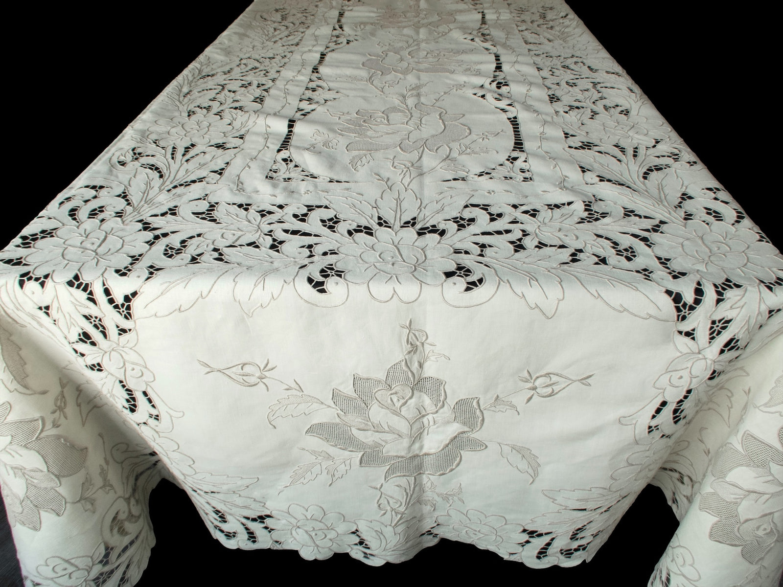The Rose Madeira, 22-Foot Hand-Embroidered Linen Tablecloth & 24 Napkins