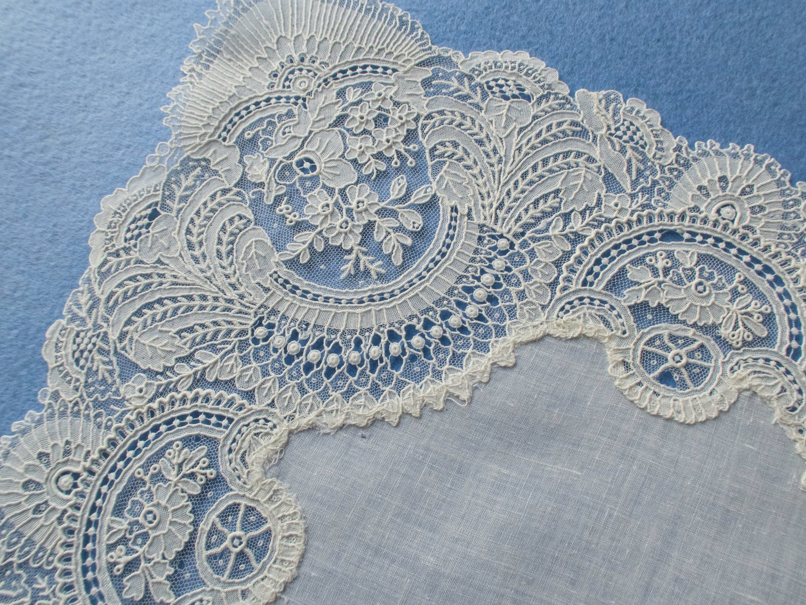 Gorgeous & Lush Antique Point de Gaze Lace Handkerchief 13"