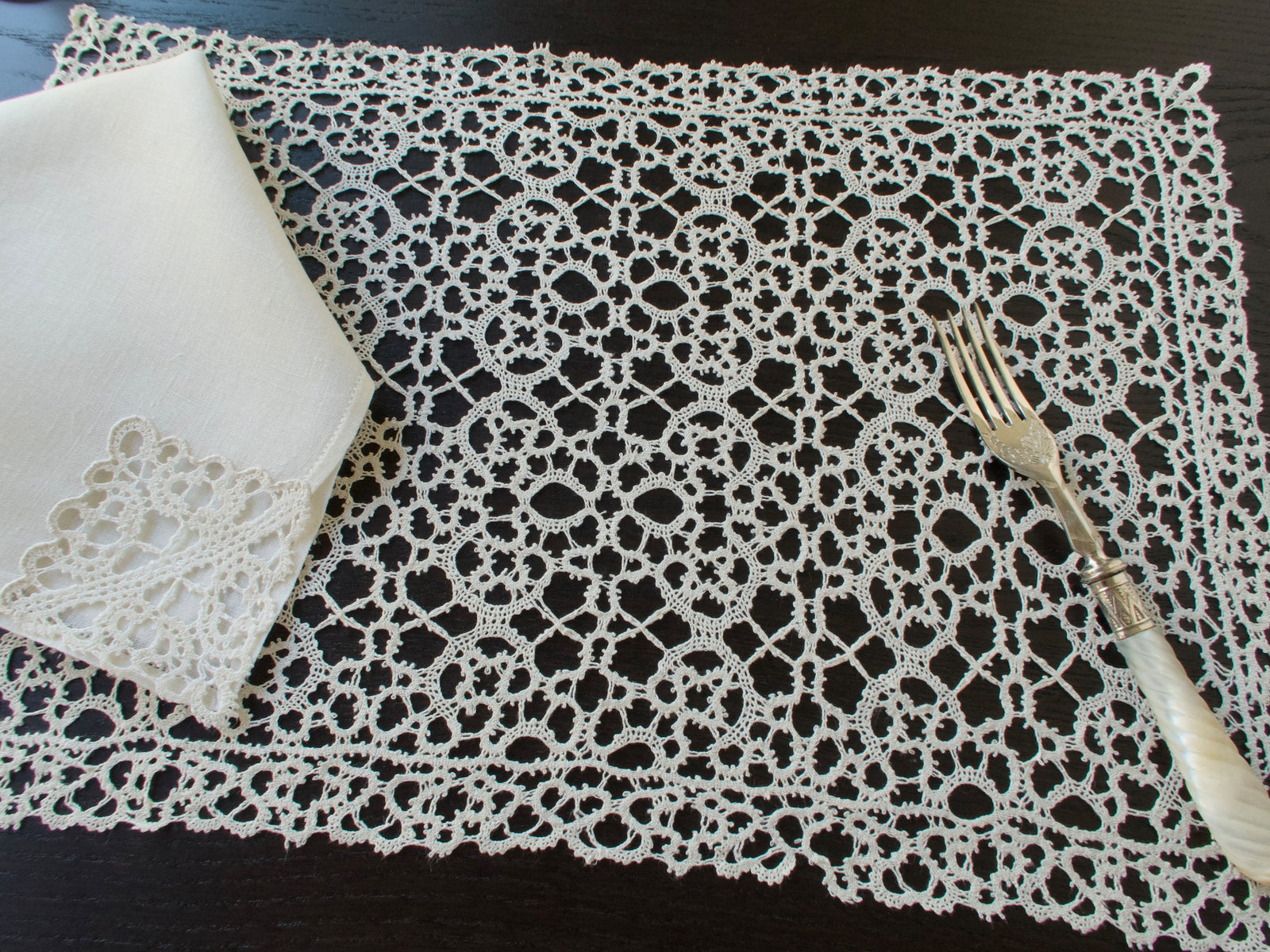 Vintage Italian Bobbin Lace 16 pc Placemat Set for 8