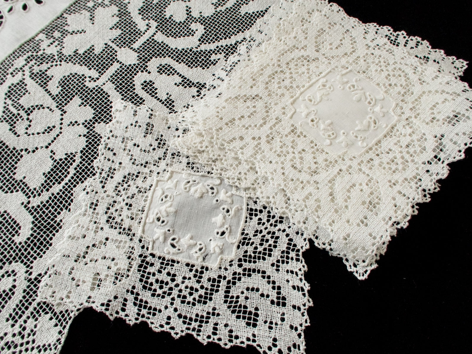 Striking & Unusual Vintage Lace 17 pc Placemat Set for 8