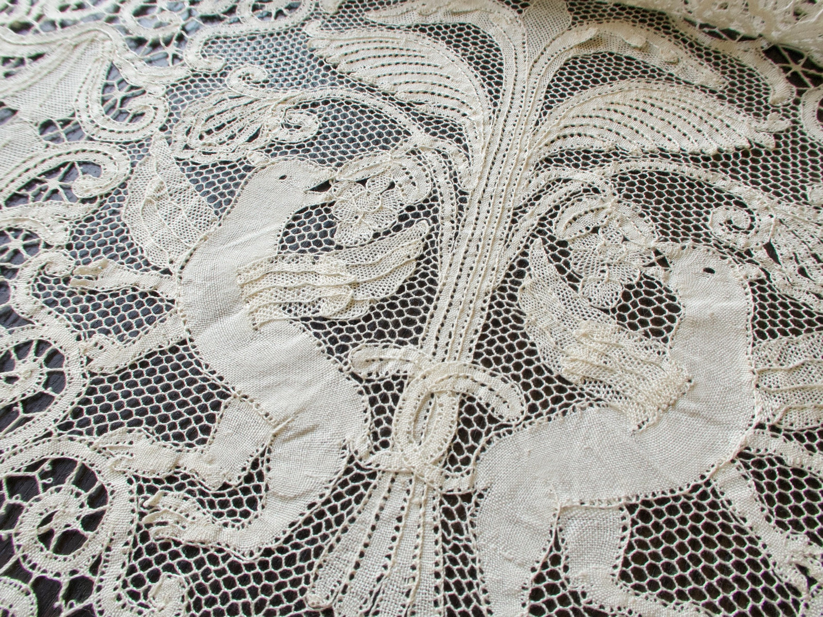 Vintage Italian Bobbin Lace Runner With Winged Lions