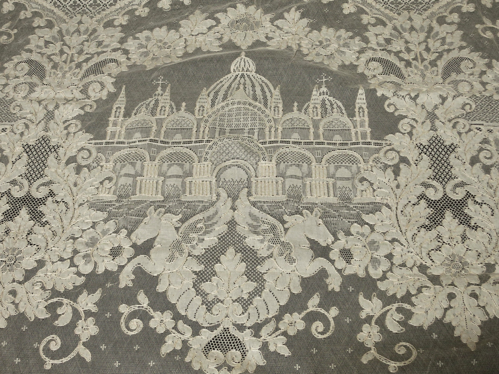 Venice Scenes Winged Horses Vintage Alencon Lace 108" Tablecloth 12 Napkins