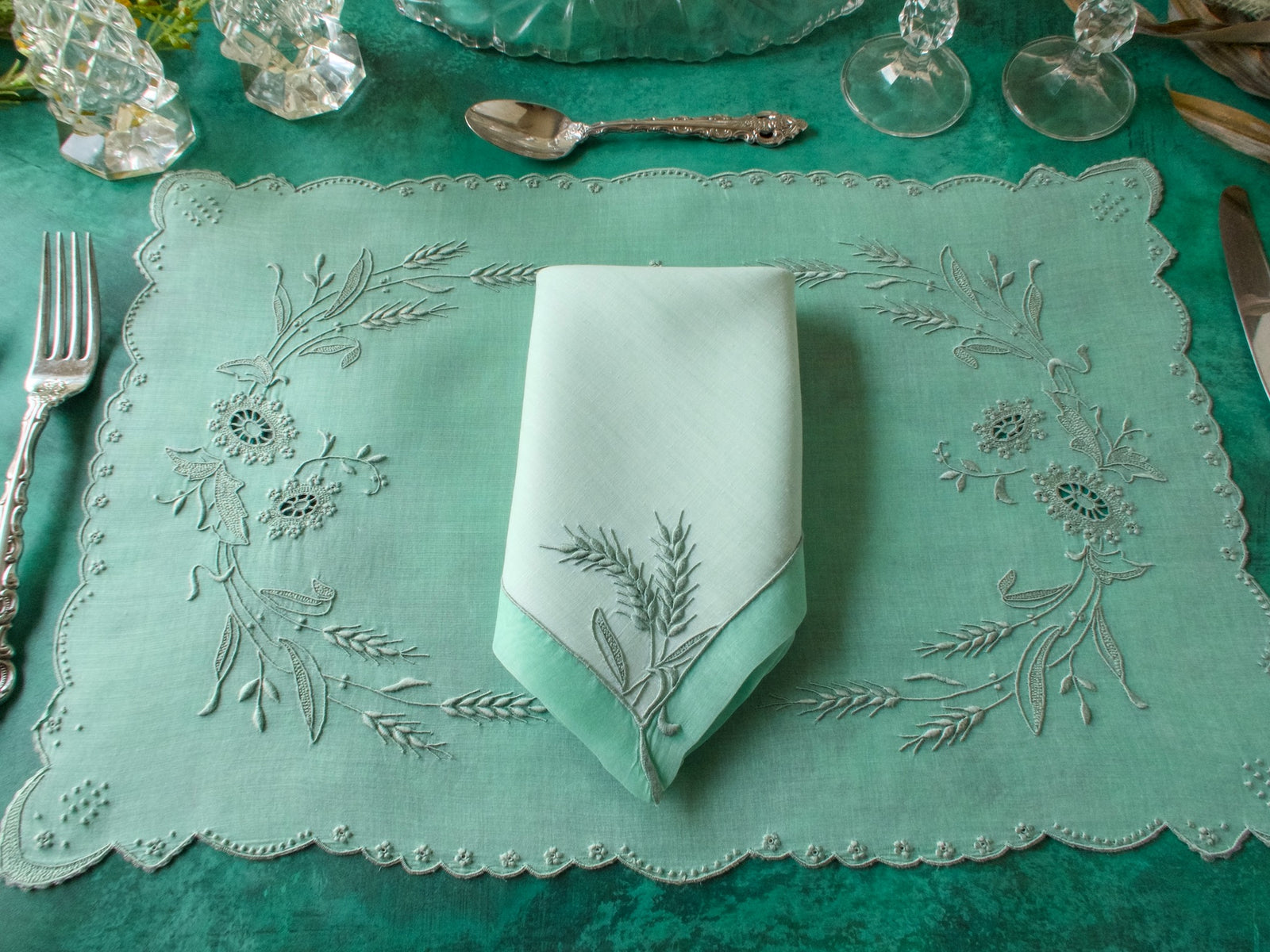 "Wheat" in Green Vintage Marghab Madeira 16pc Placemat Set