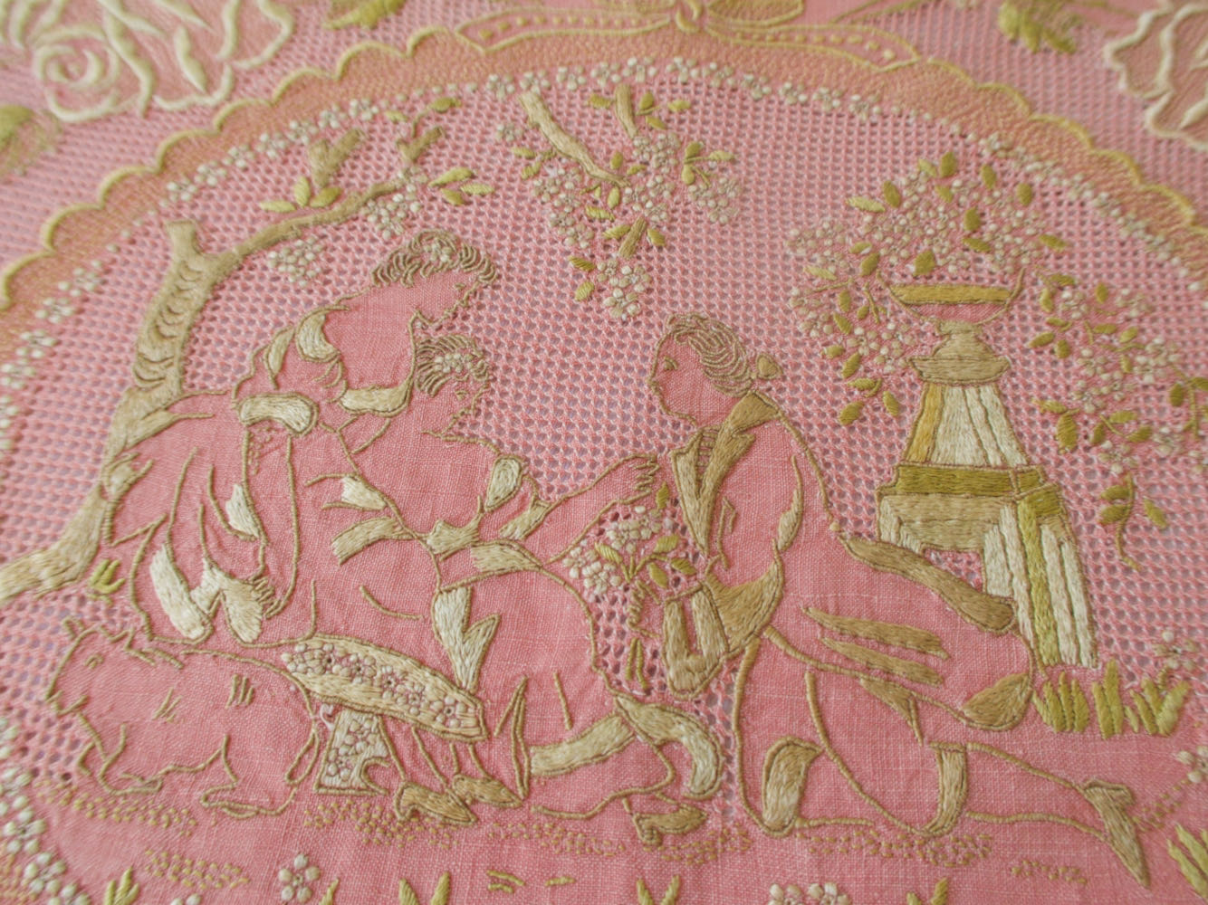 Romantic Pink Appenzell Embroidered Tablecloth 6 Napkins