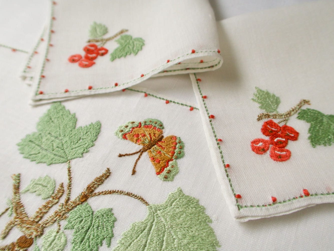 Grapes & Butterfly Vintage Italian Rapisardi 3pc Linen Breakfast Set