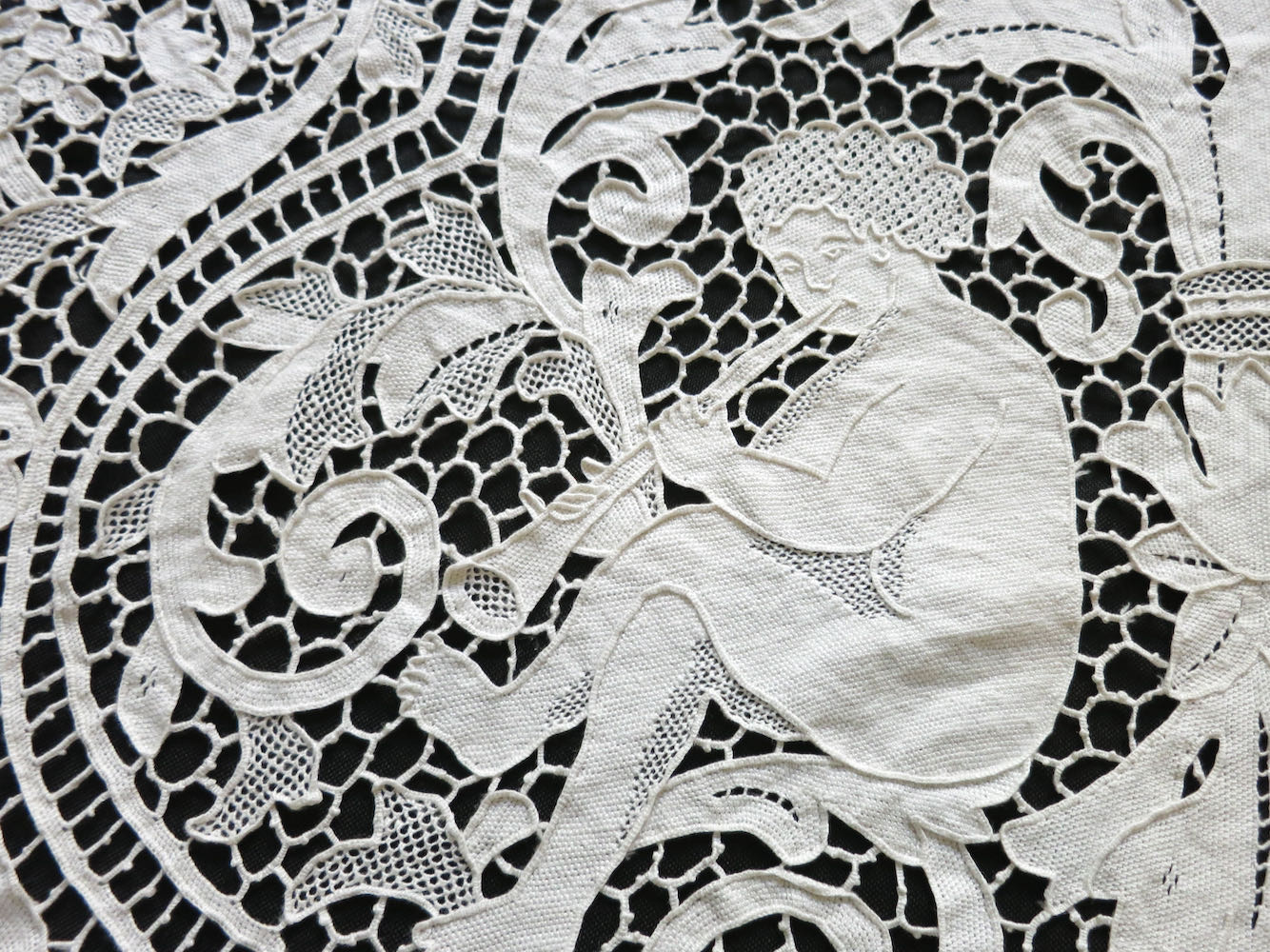 Art Deco Cherubs Birds Musicians Antique Lace Coverlet Tablecloth 90x90"