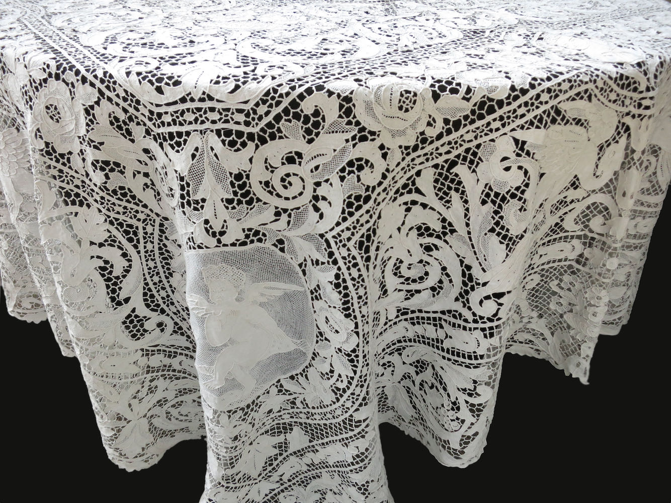 Art Deco Cherubs Birds Musicians Antique Lace Coverlet Tablecloth 90x90"