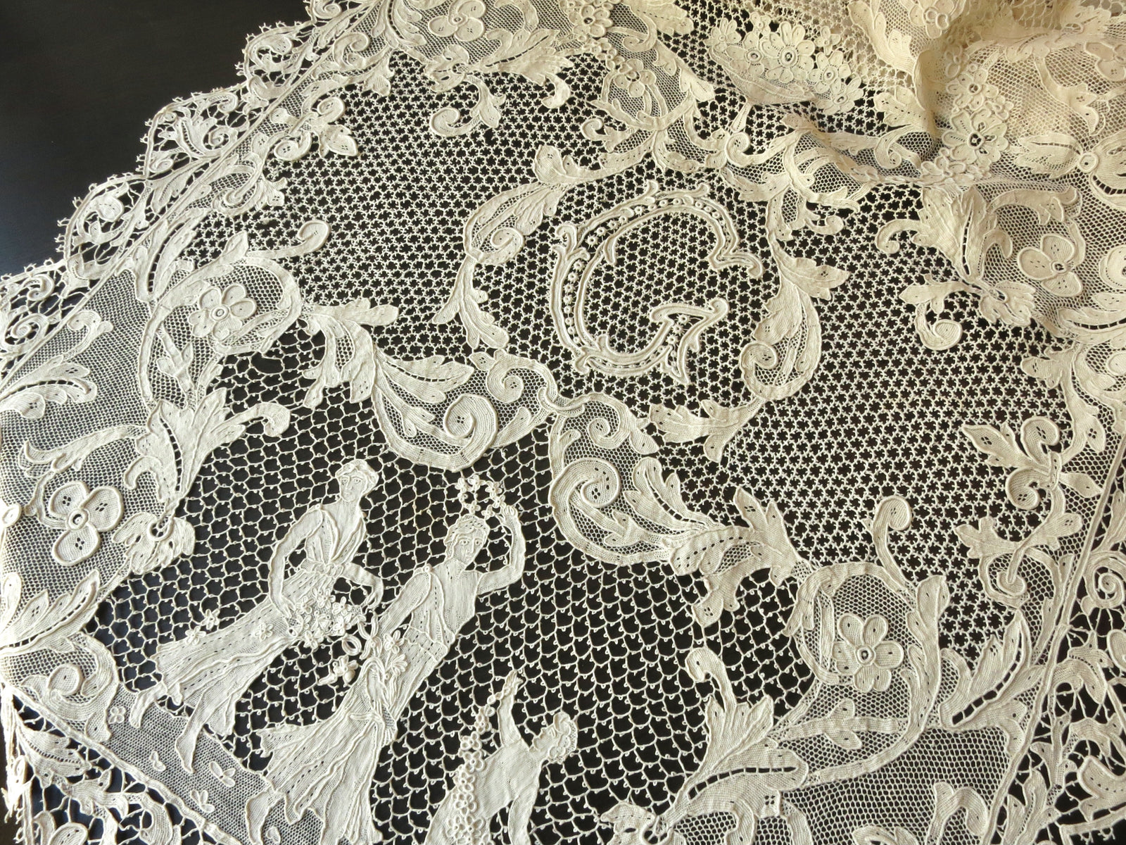 Four Seasons Antique Lace Table Runner 22x58"