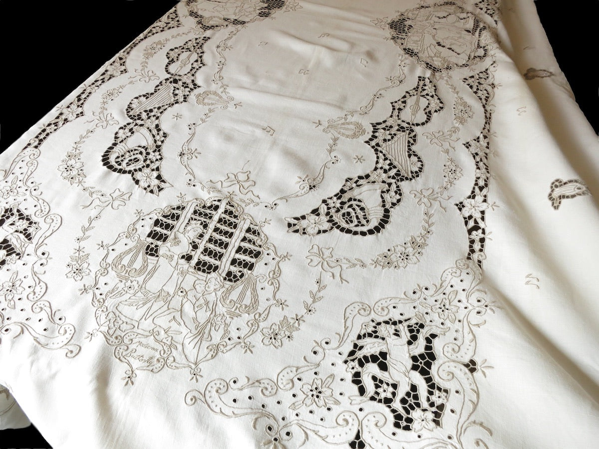 Night at the Opera Vintage Madeira Tablecloth & 12 Napkins 68 x114"