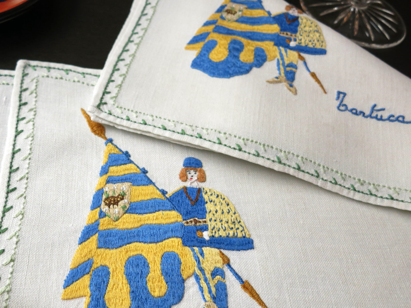 Palio di Siena Flag Bearers Vintage Rapisardi 16pc Placemat Set for 8