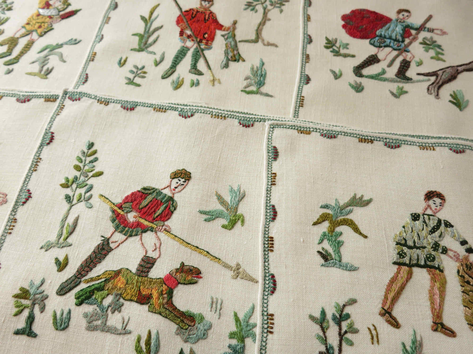 The Hunt Vintage Rapisardi Italian Embroidery , 8 Placemats