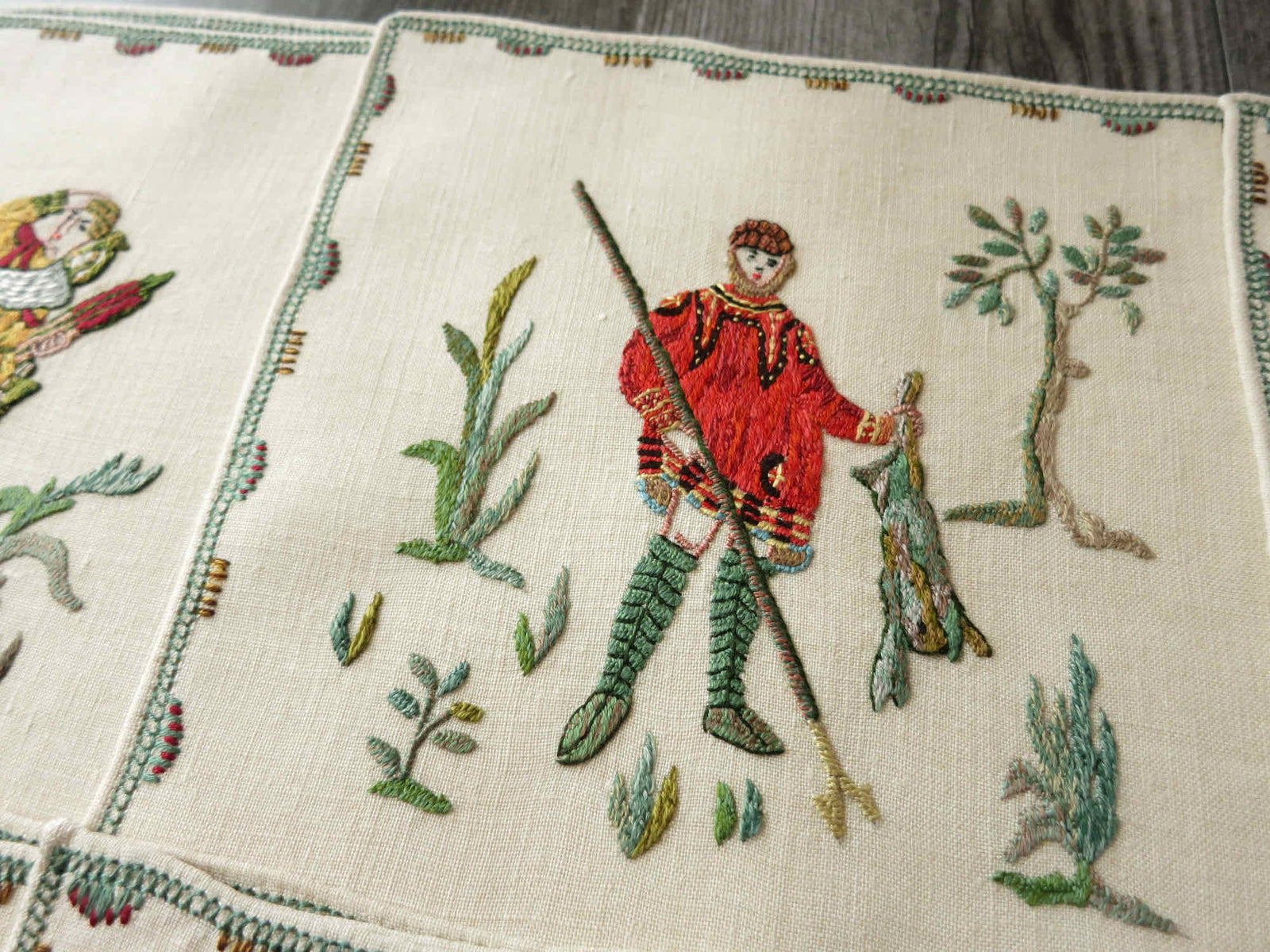 The Hunt Vintage Rapisardi Italian Embroidery , 8 Placemats