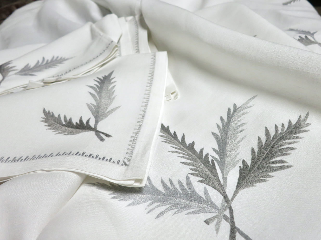 Plumes Vintage Linen Tablecloth 65x130, 12 Dinner + 12 Cocktail Napkins