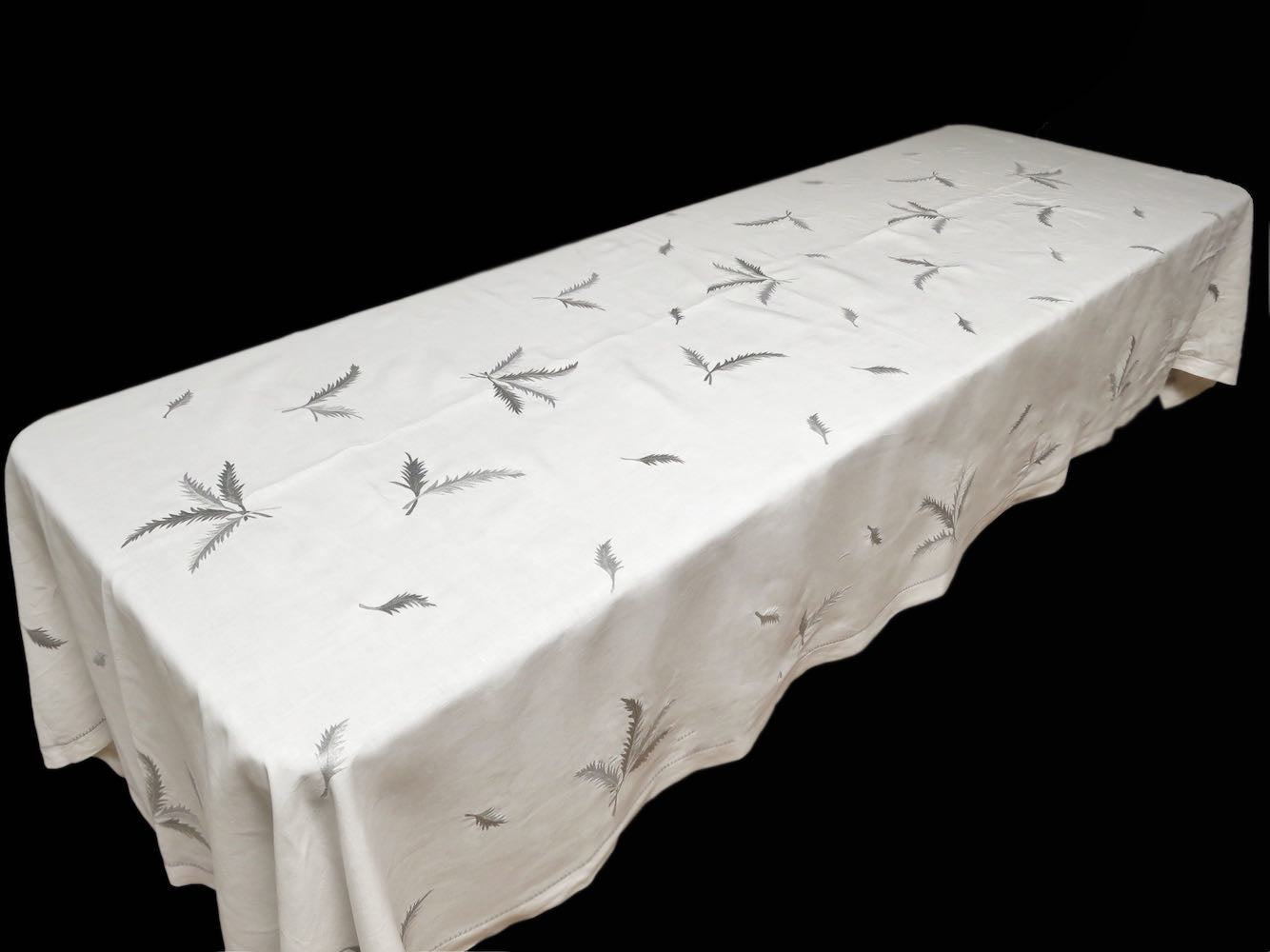 Plumes Vintage Linen Tablecloth 65x130, 12 Dinner + 12 Cocktail Napkins