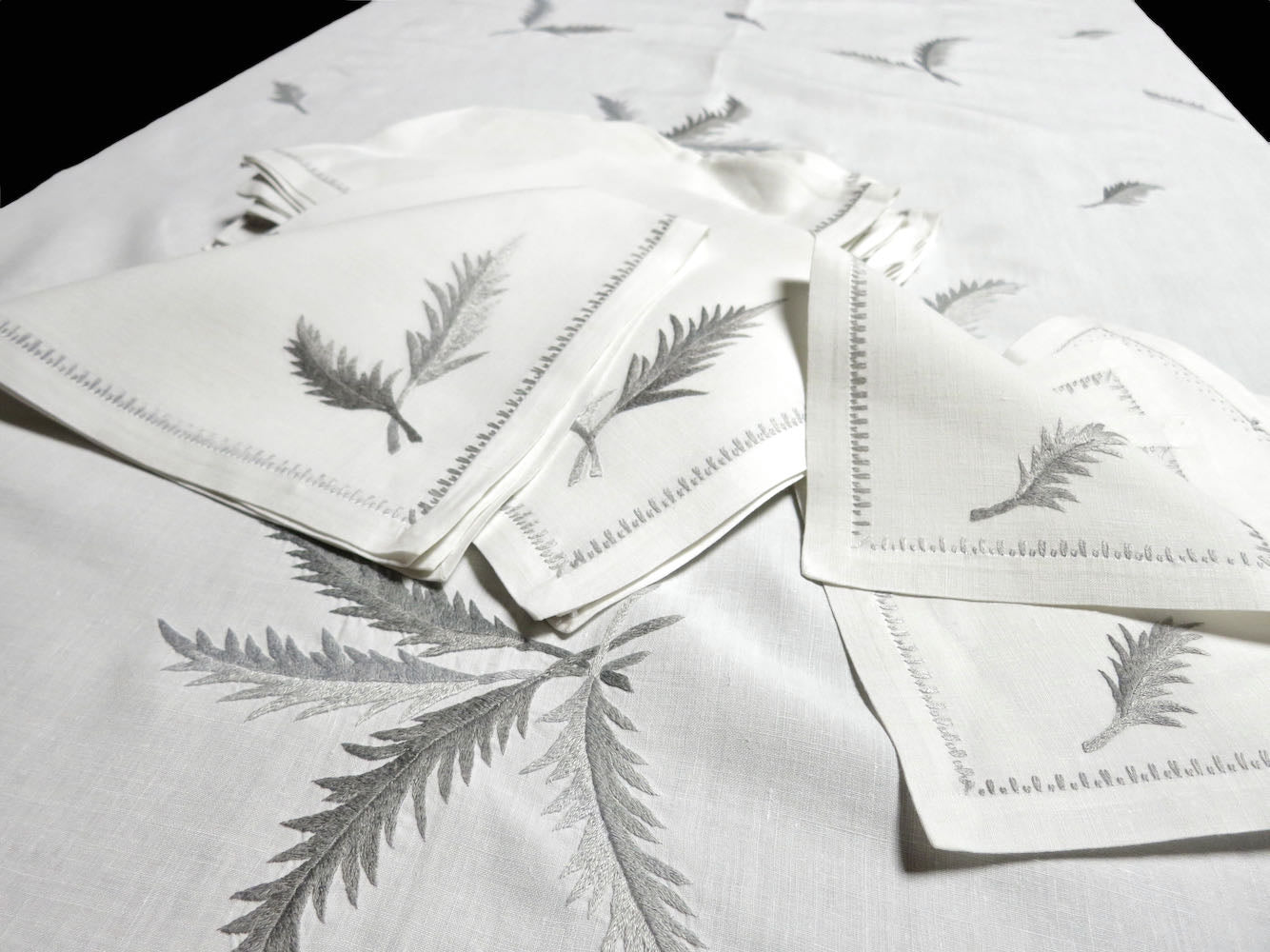 Plumes Vintage Linen Tablecloth 65x130, 12 Dinner + 12 Cocktail Napkins