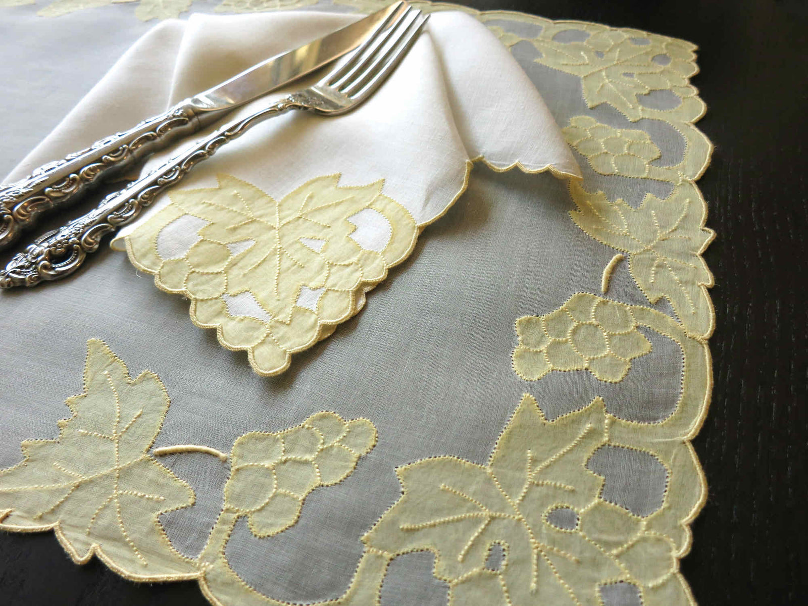 "Grape" Marghab Vintage Madeira 16pc Placemat Set for 8