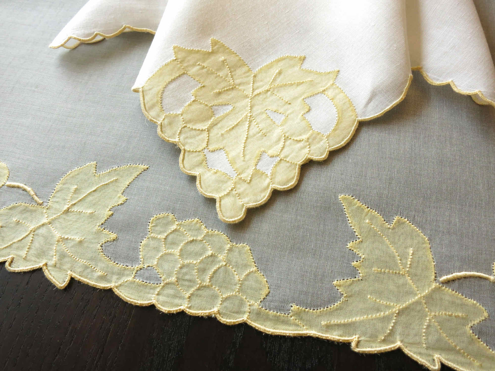 "Grape" Marghab Vintage Madeira 16pc Placemat Set for 8