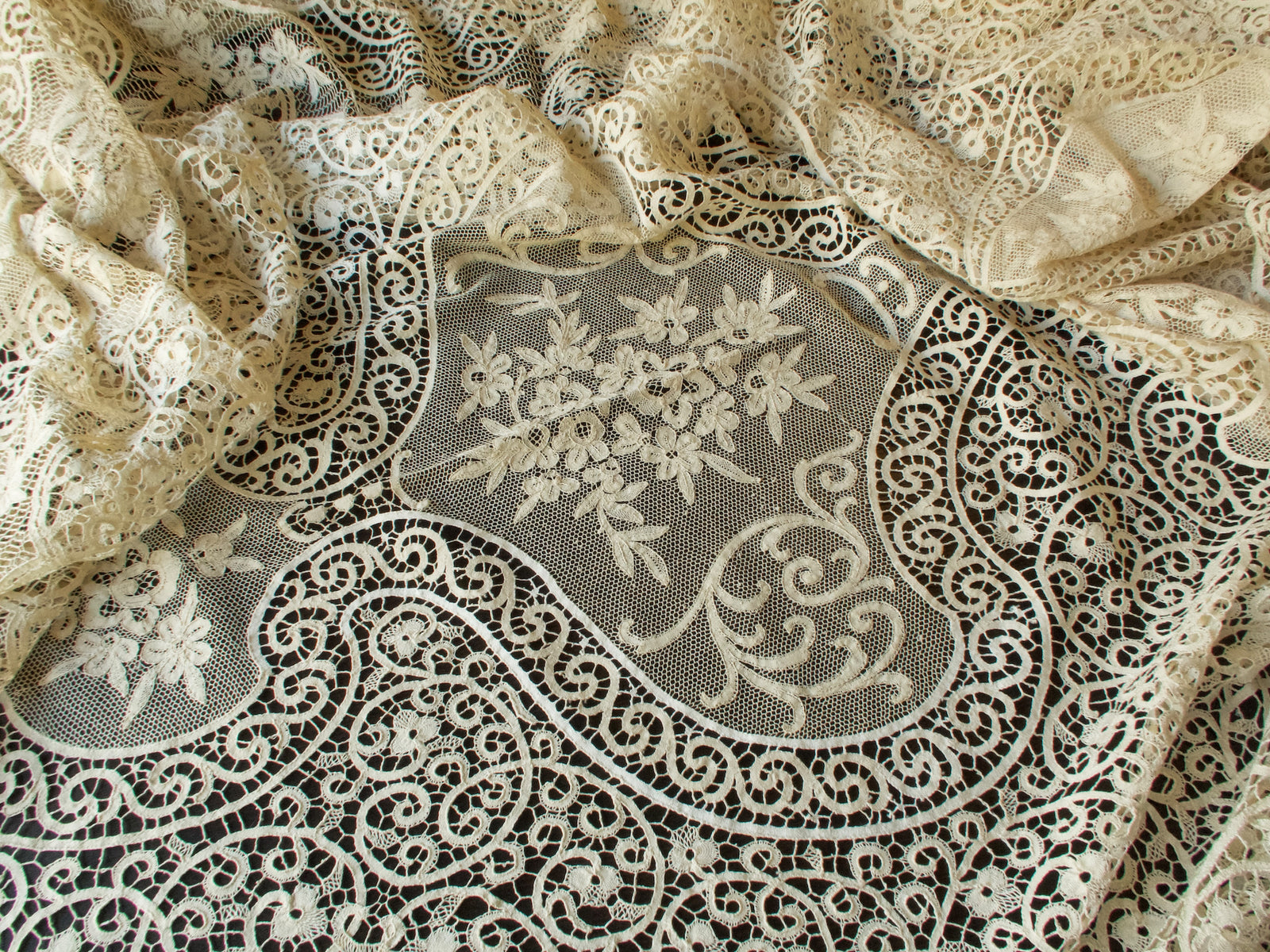 Stunning XL Vintage Italian Cantu Lace Tablecloth 74x250"