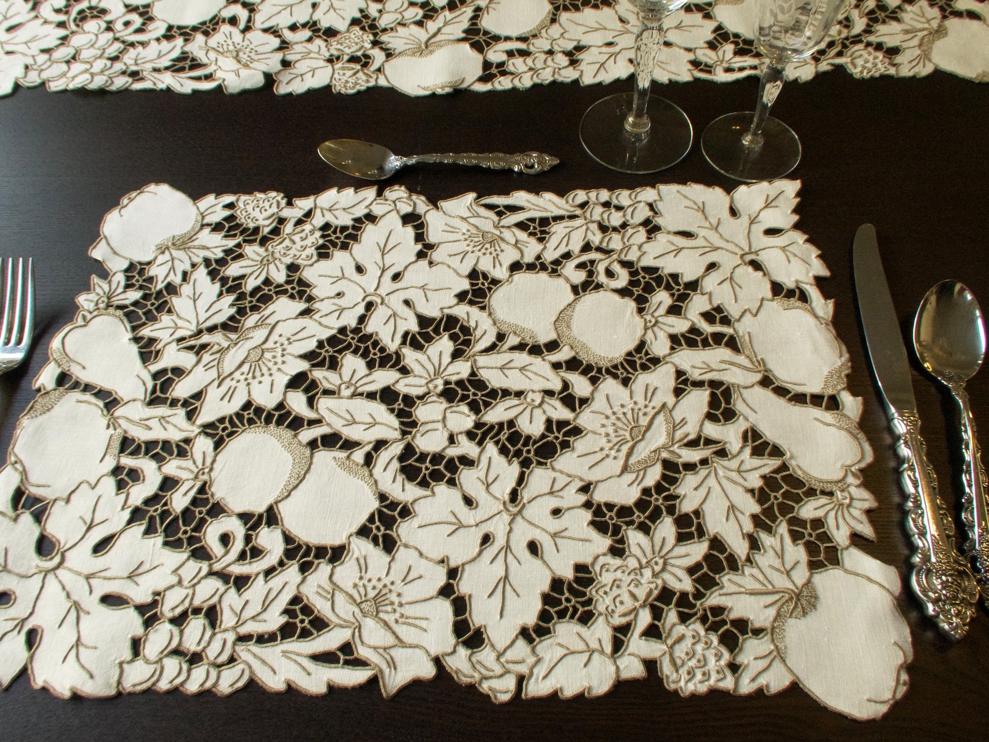 Lush Fruit Vintage Madeira Cutwork 8 Placemats & Runner