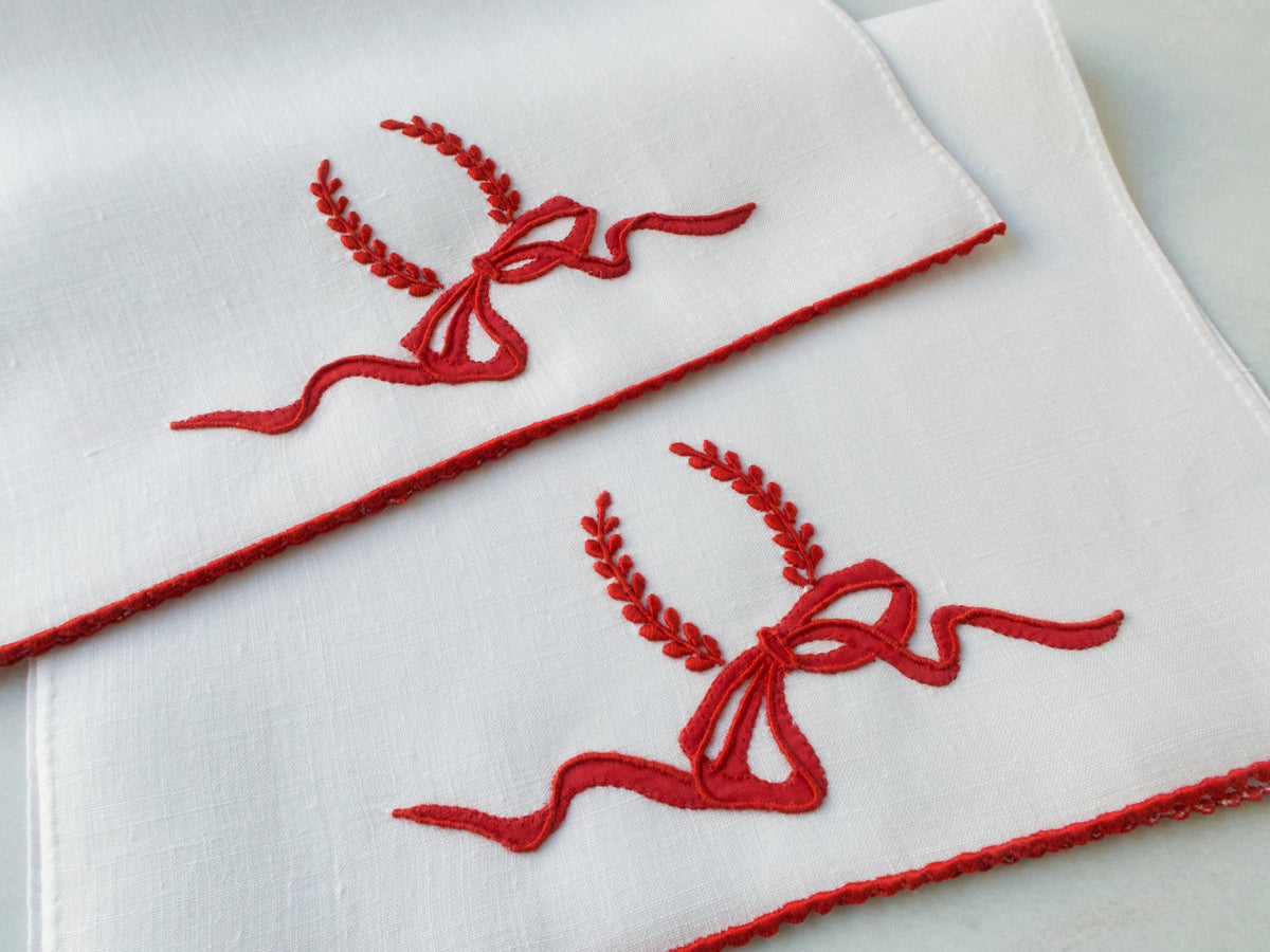 &quot;Wreath &amp; Ribbon&quot; Vintage Marghab Linen Fingertip Towels