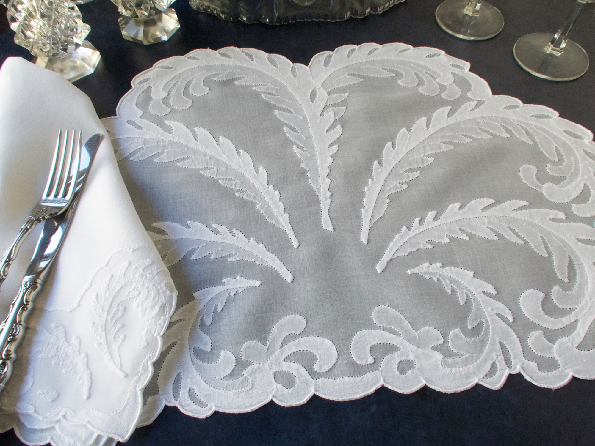 Elegant Plumes Vintage Madeira 24 Piece Placemat Set for 12