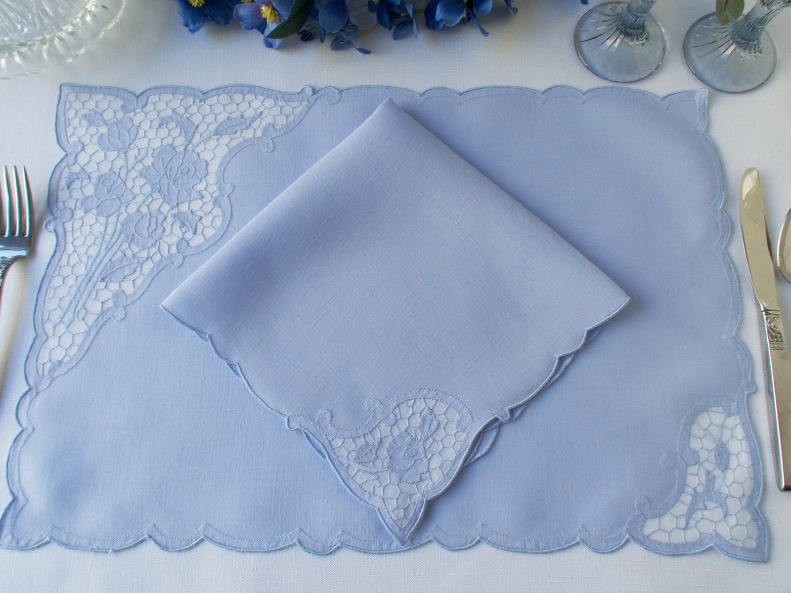 Roses in Lavender Vintage Madeira 16 Piece Placemat Set for 8