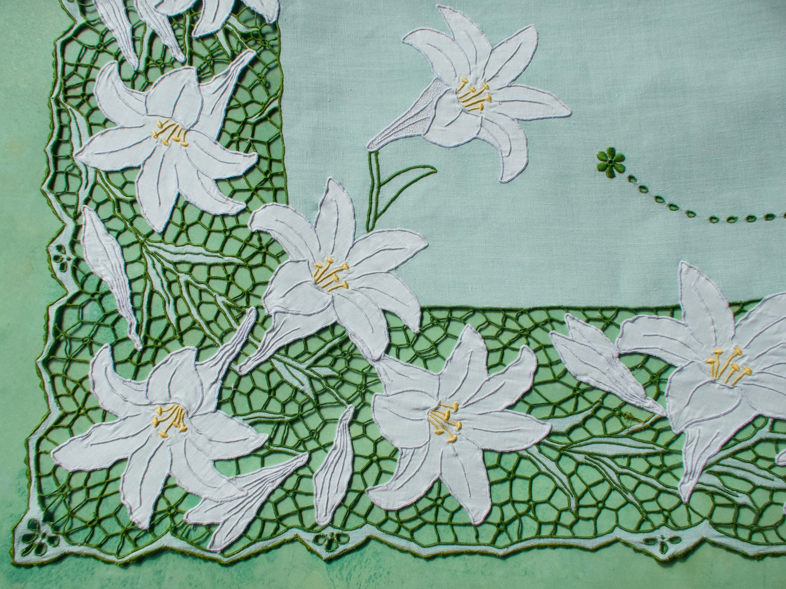 Lilies Vintage Madeira Richelieu Green Tablecloth 66x102 with 12 Napkins