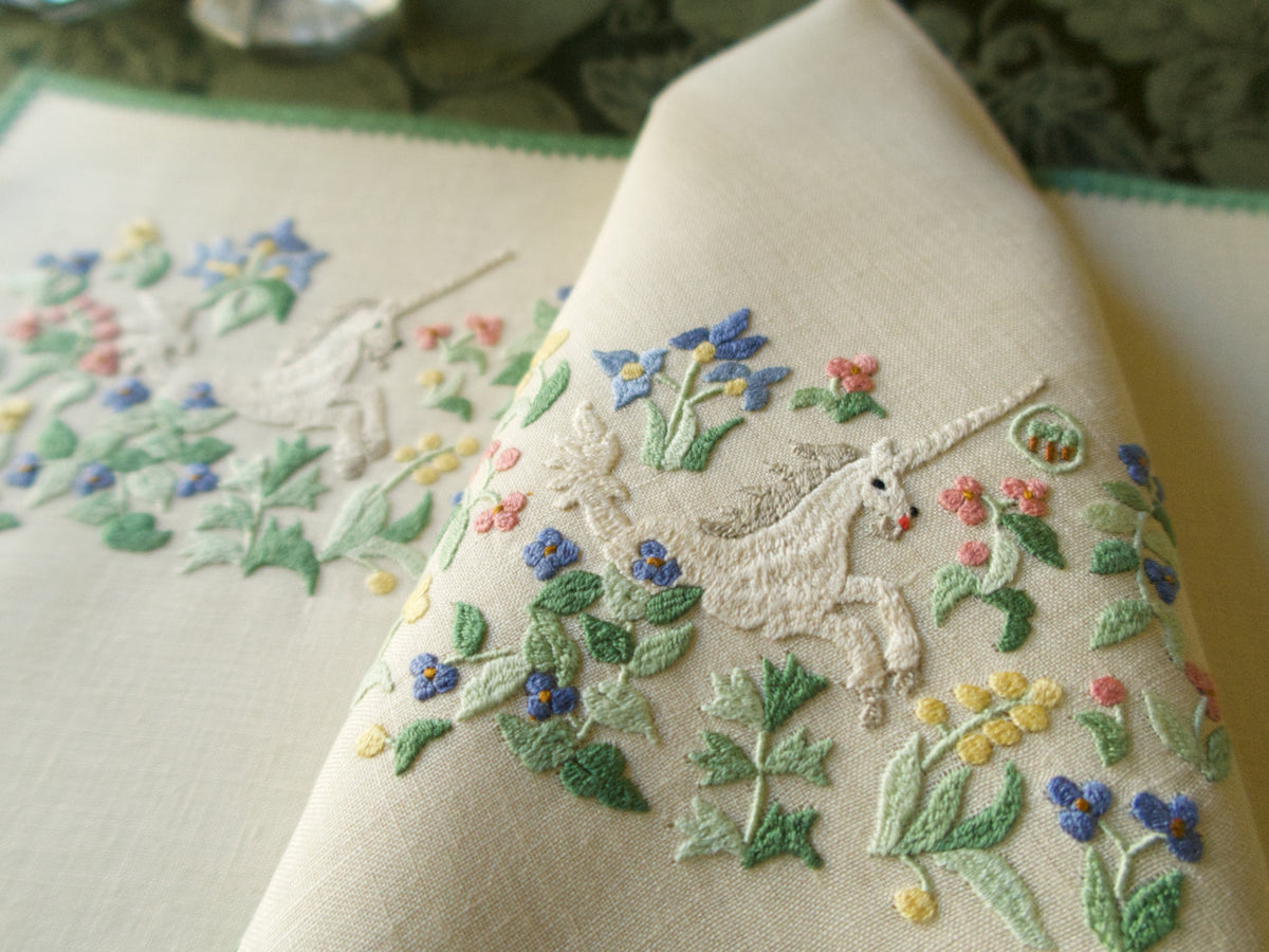 Hunt of the Unicorn Vintage Rapisardi 24pc Placemat Set for 12