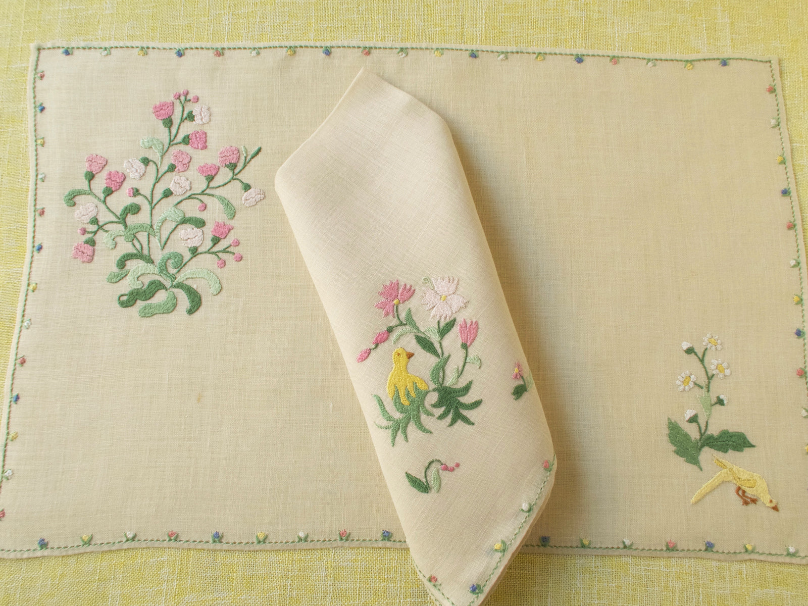 Animals & Flowers Vintage Rapisardi 16pc Placemat Set for 8