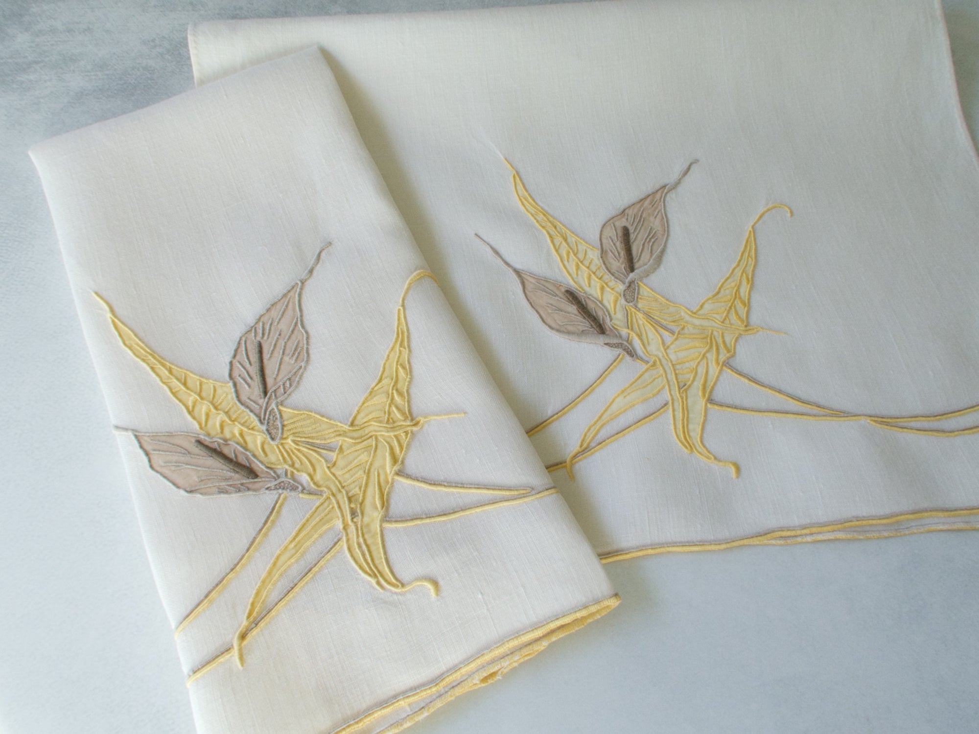 "Calla Lily" in Yellow Vintage Marghab Guest Towels, Set of 2