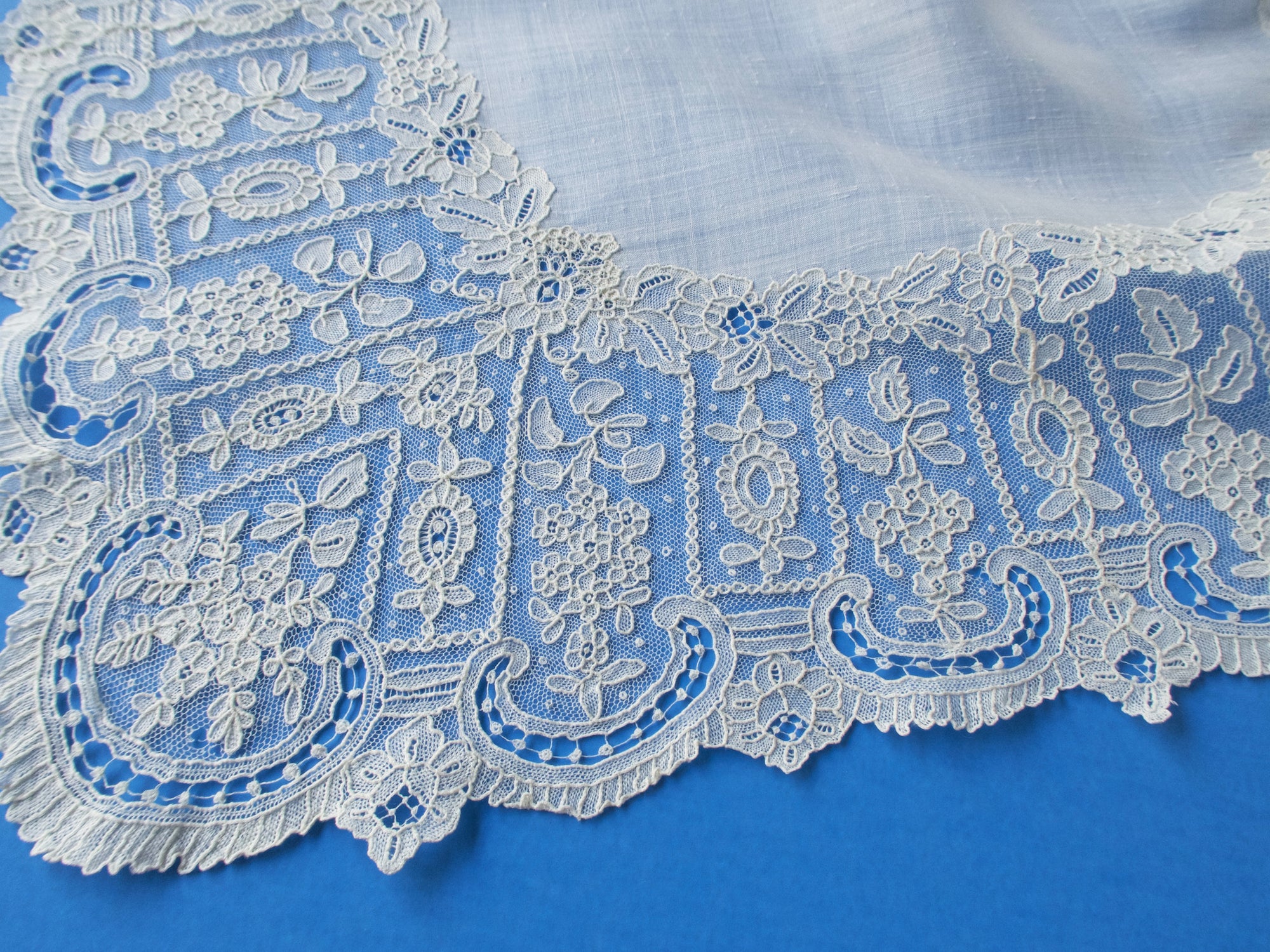 Elaborate Antique Point de Gaze Lace Handkerchief