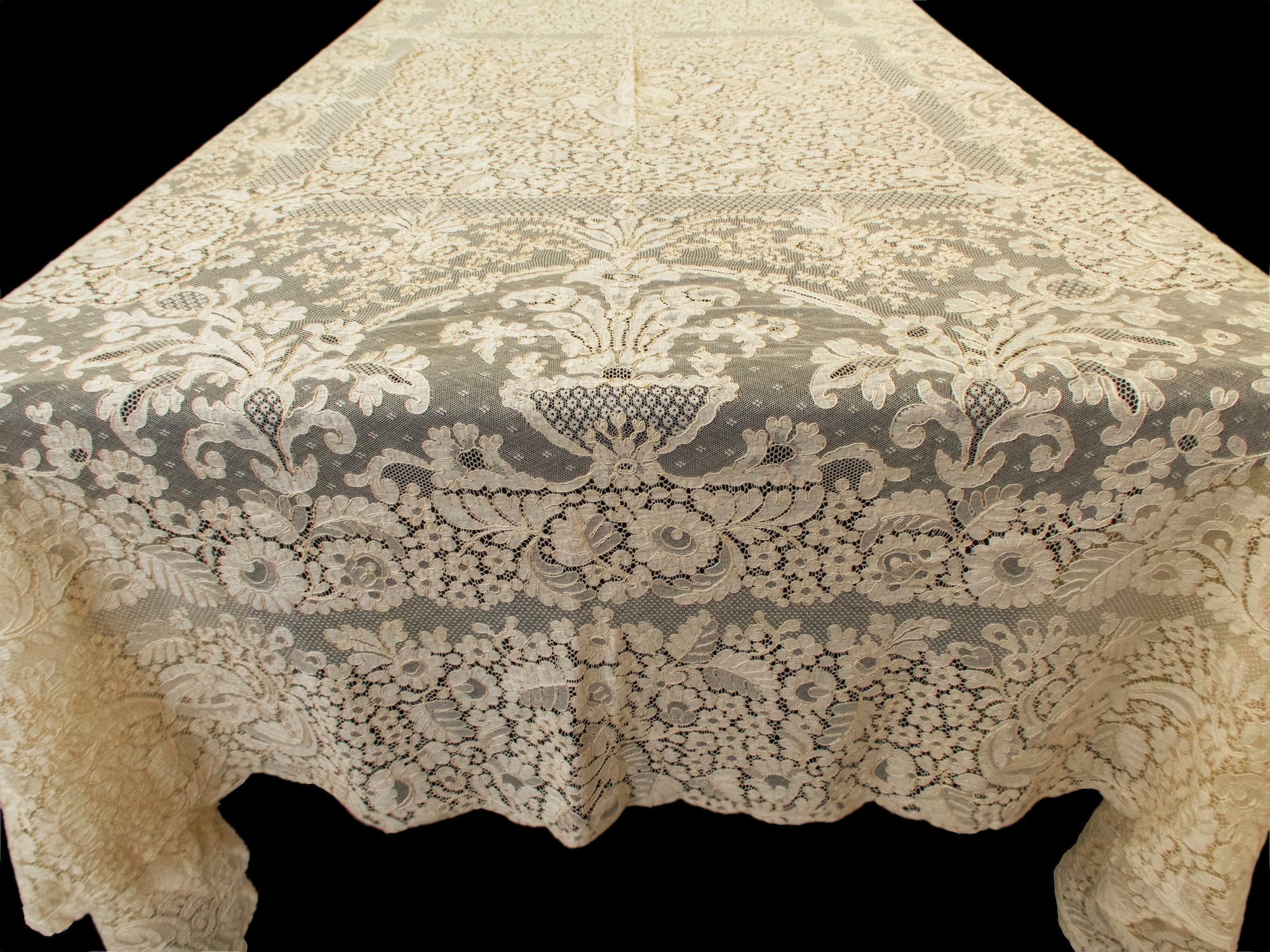 Lush & Beautiful Vintage French Alencon Lace Tablecloth 68x128"