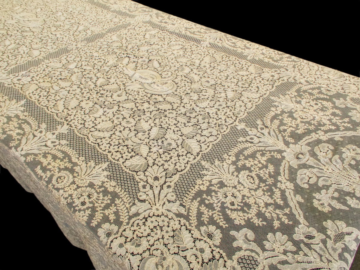 Lush &amp; Beautiful Vintage French Alencon Lace Tablecloth 68x128&quot;