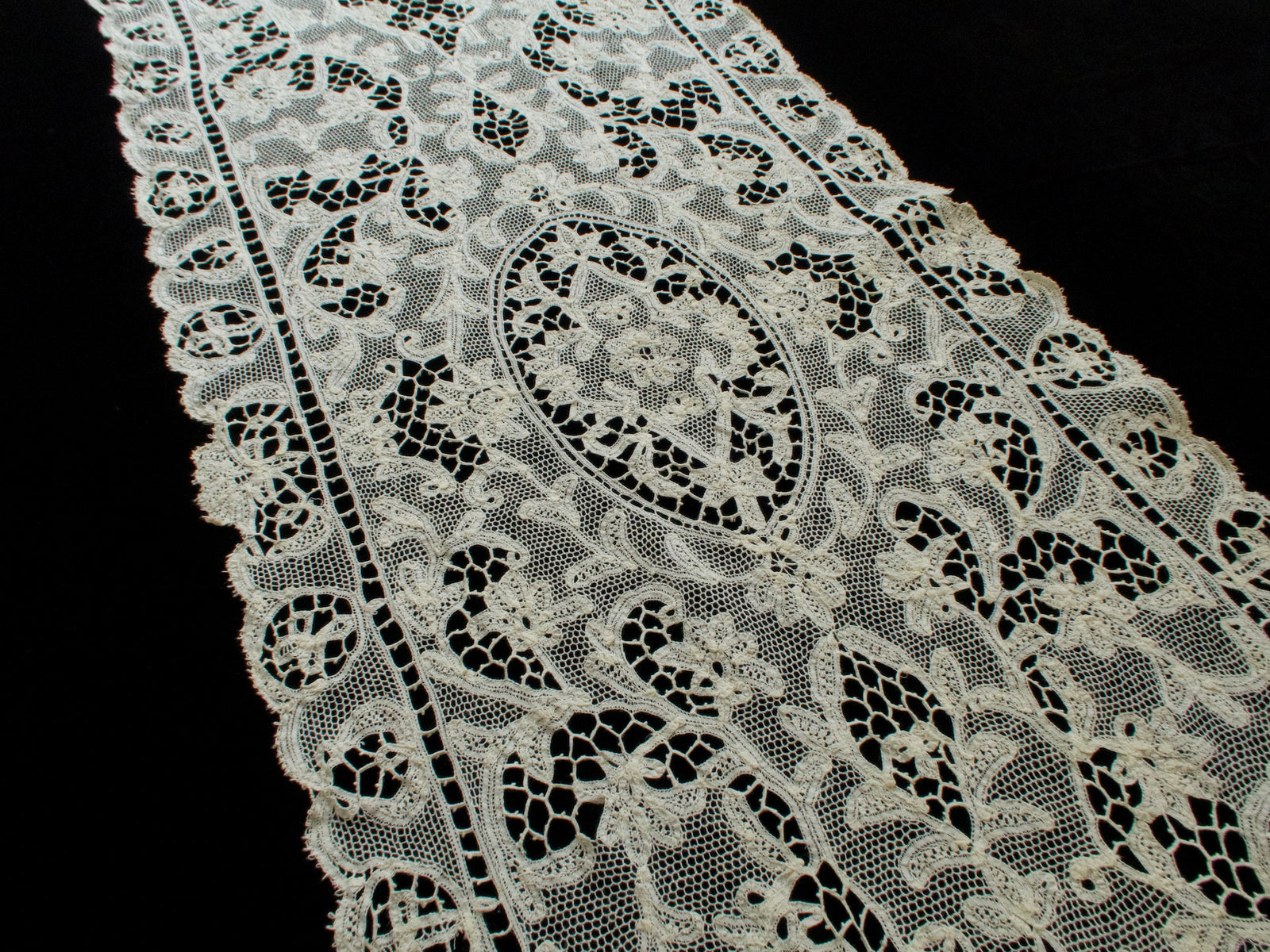 Vintage Renaissance Lace Table Runner 17x52"