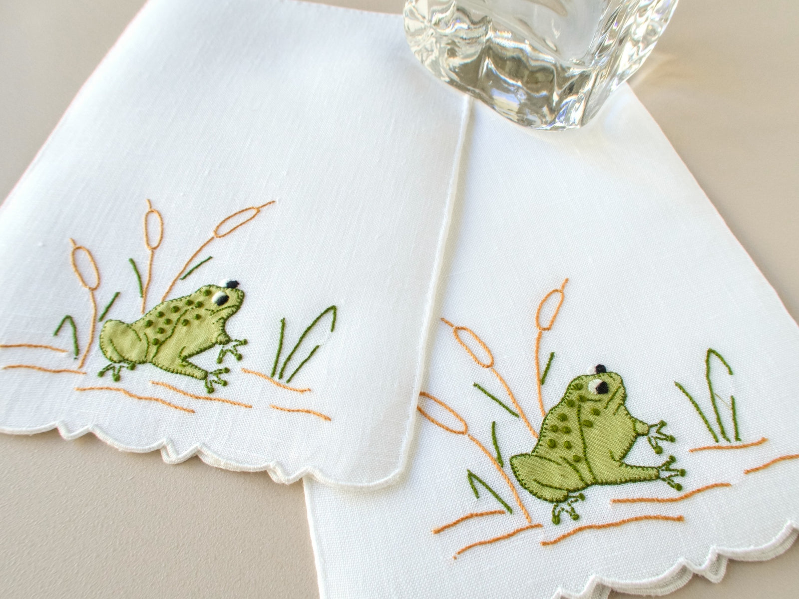 Vintage Madeira cocktail napkins, white linen with scalloped edges, appliqué green spotted frogs among cattails and reeds