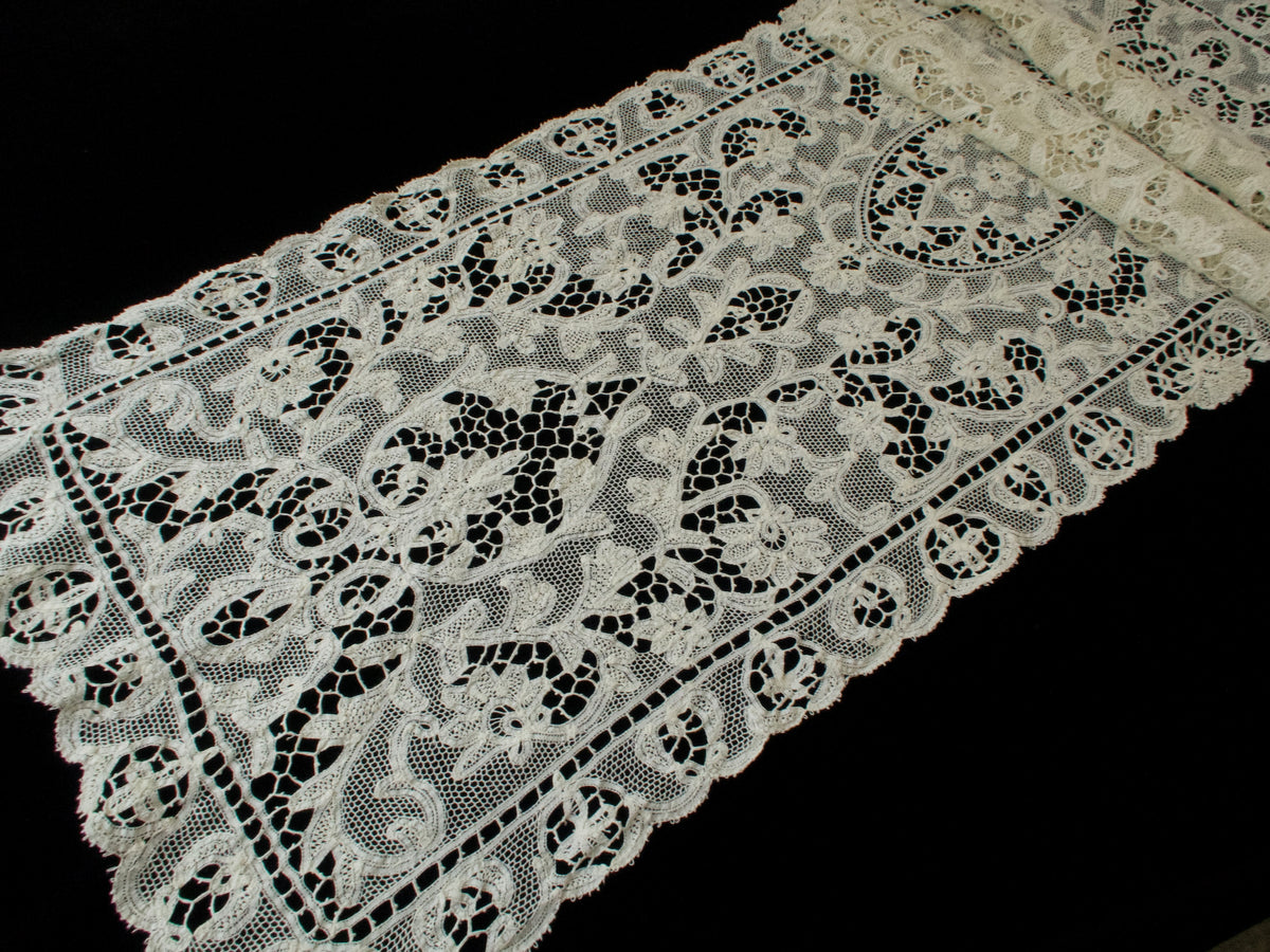 Vintage Renaissance Lace Table Runner 17x52&quot;