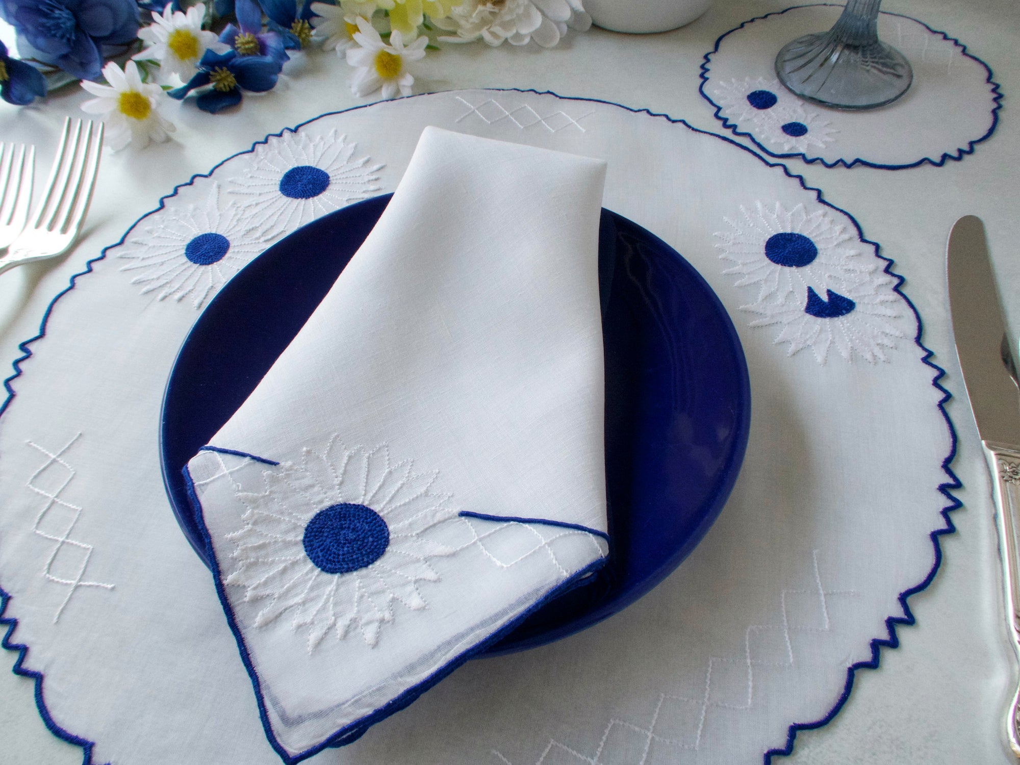 "Daisy" Vintage Marghab 24pc Round Placemat Set for 8