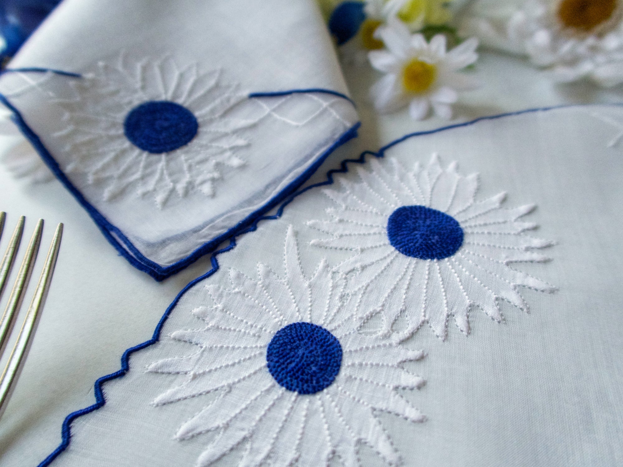 "Daisy" Vintage Marghab 24pc Round Placemat Set for 8