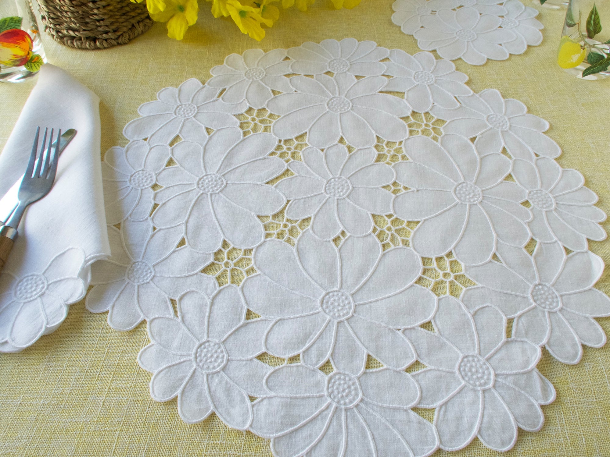 Flowers in Richelieu Vintage Madeira Round 24pc Placemat Set for 8