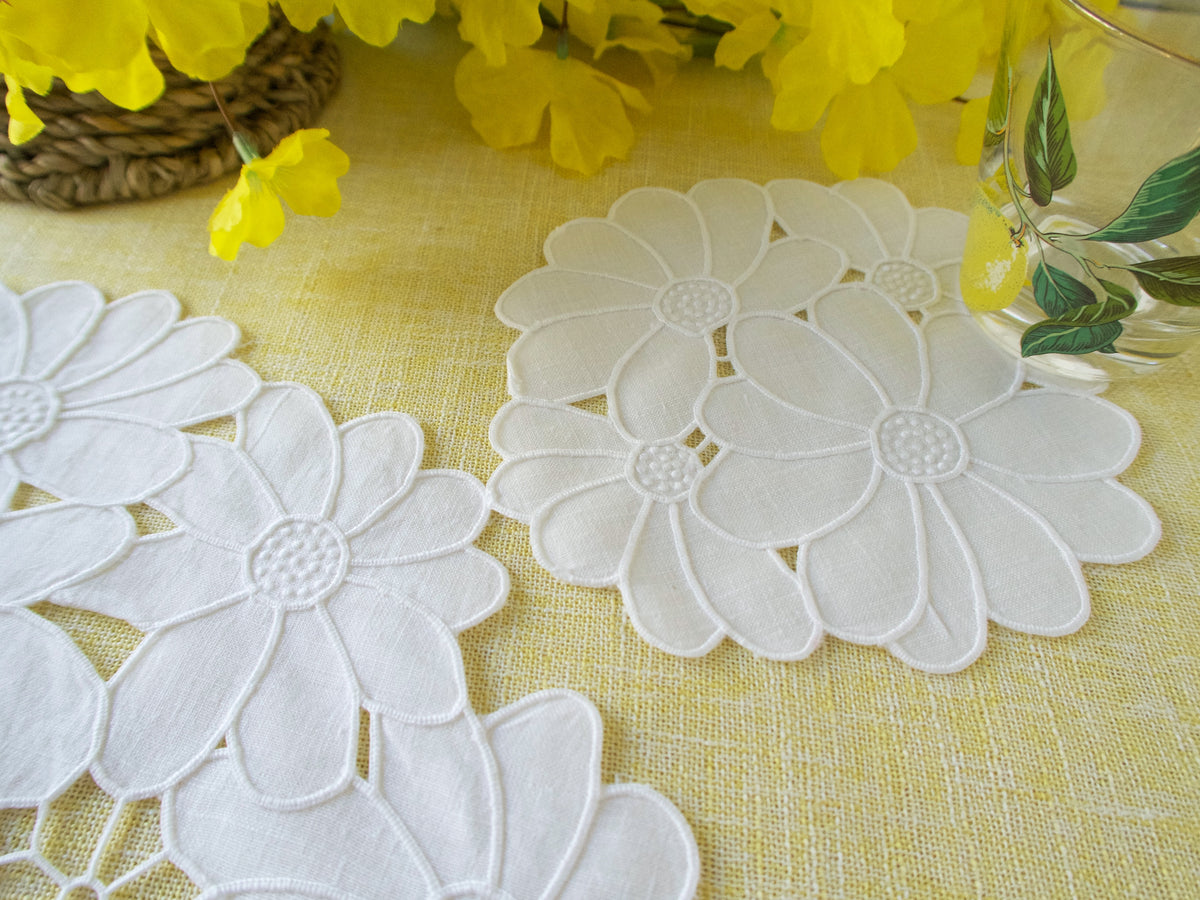 Flowers in Richelieu Vintage Madeira Round 24pc Placemat Set for 8