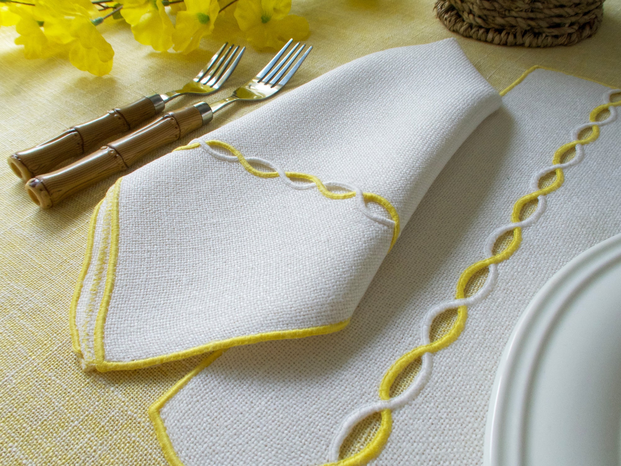 Andante" Vintage Marghab Linen 16pc Placemat Set for 8